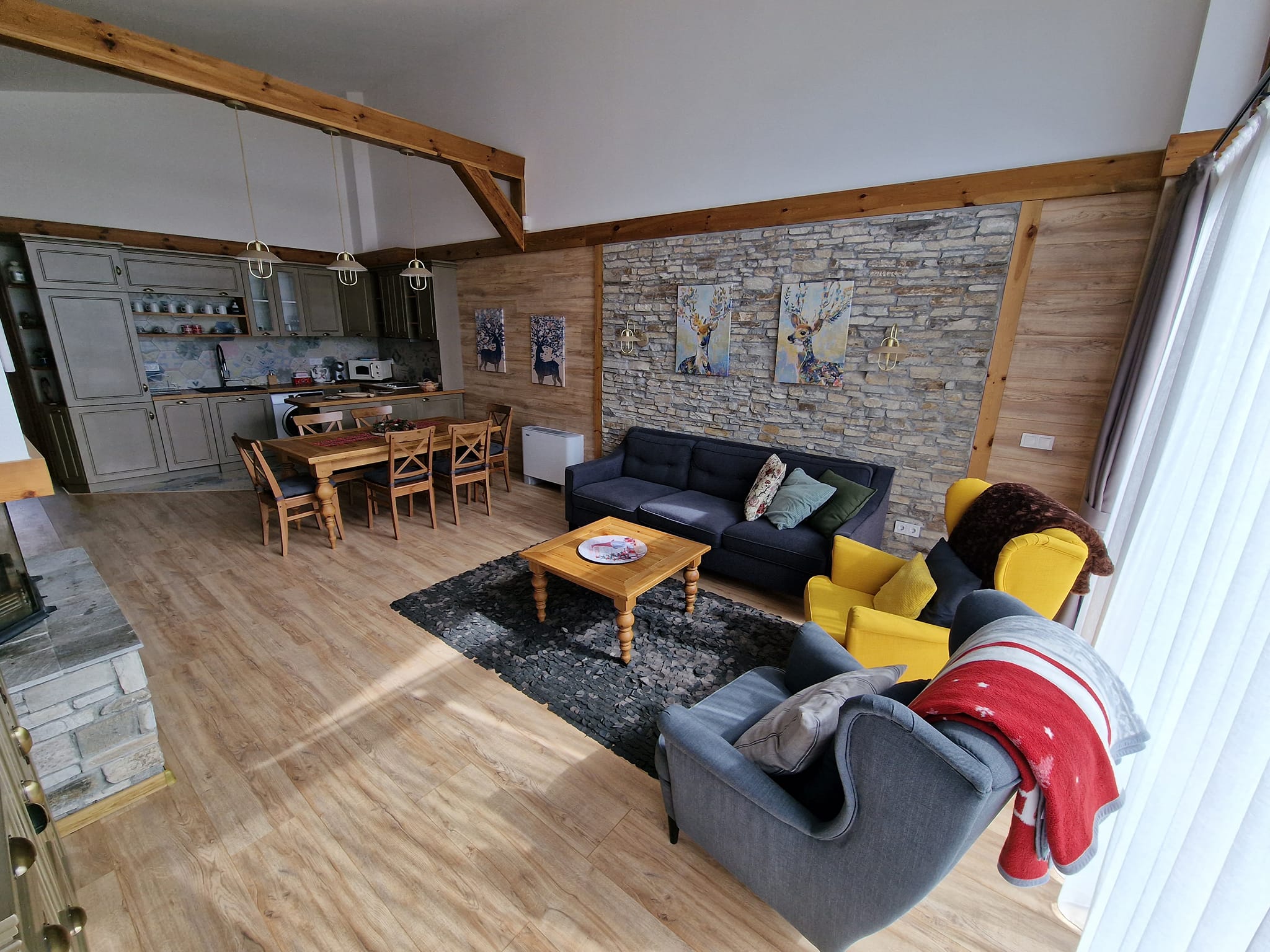 Алпийска къща с три спални и двор за продажба до Пирин голф, Разлог