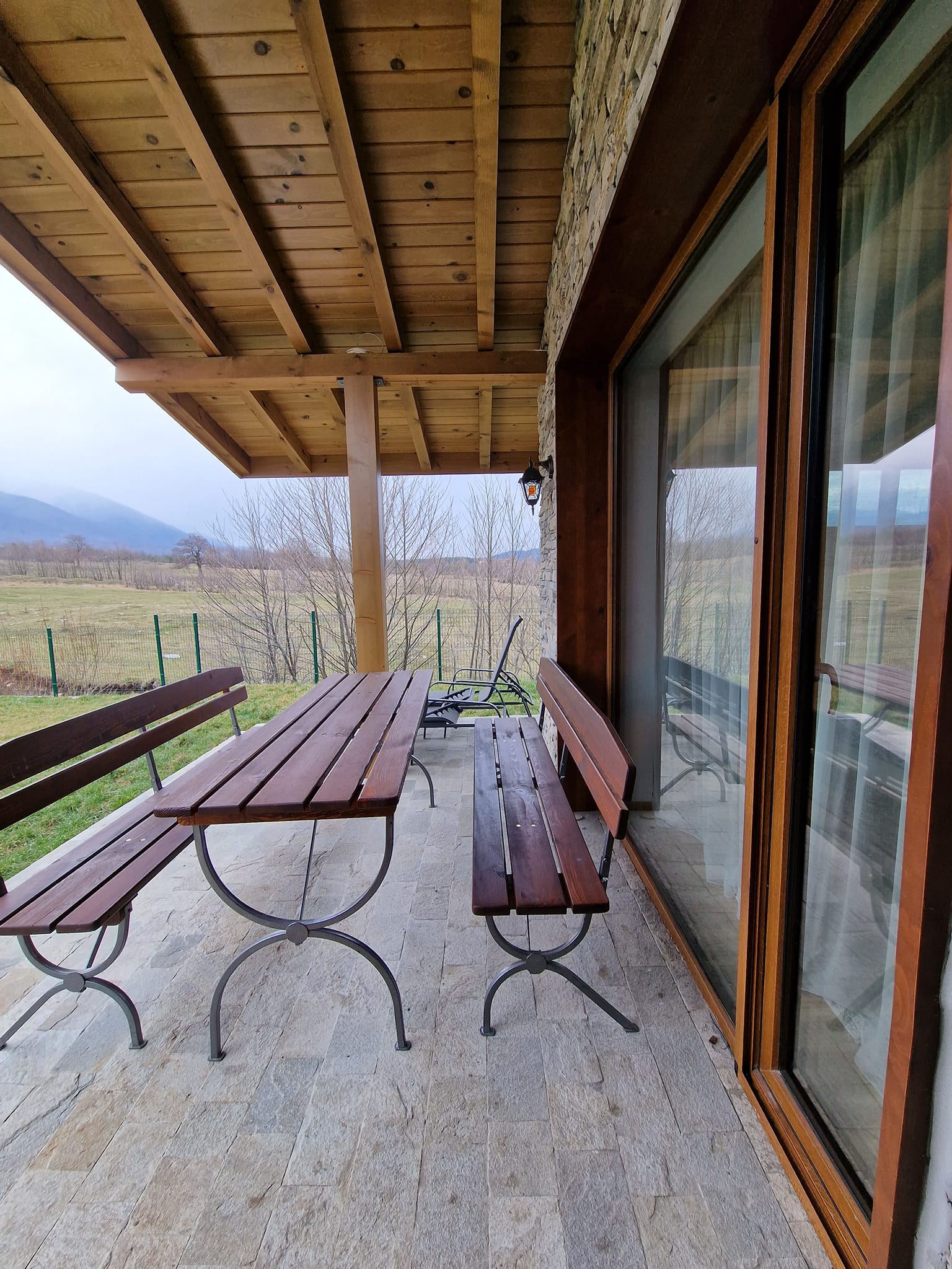 Алпийска къща с три спални и двор за продажба до Пирин голф, Разлог