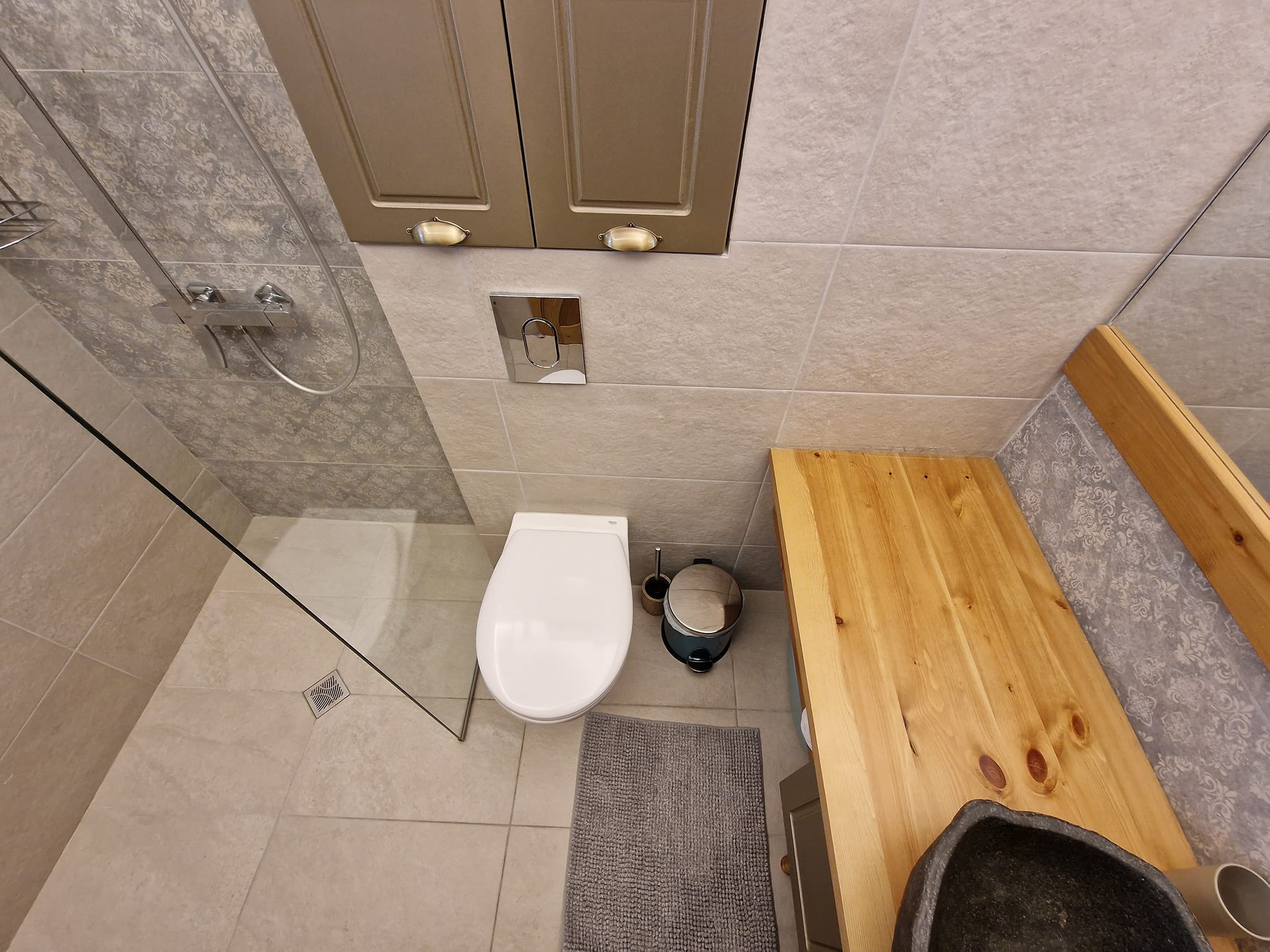 Алпийска къща с три спални и двор за продажба до Пирин голф, Разлог