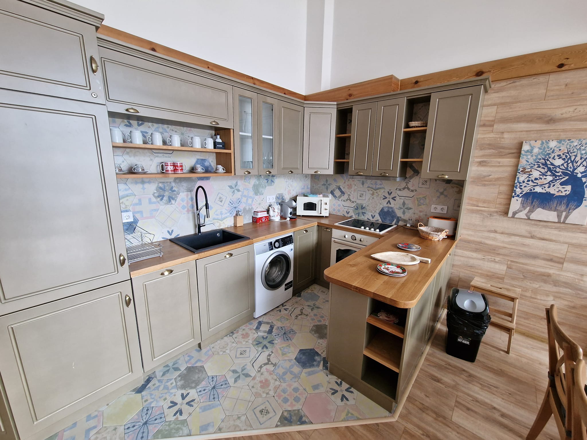 Алпийска къща с три спални и двор за продажба до Пирин голф, Разлог