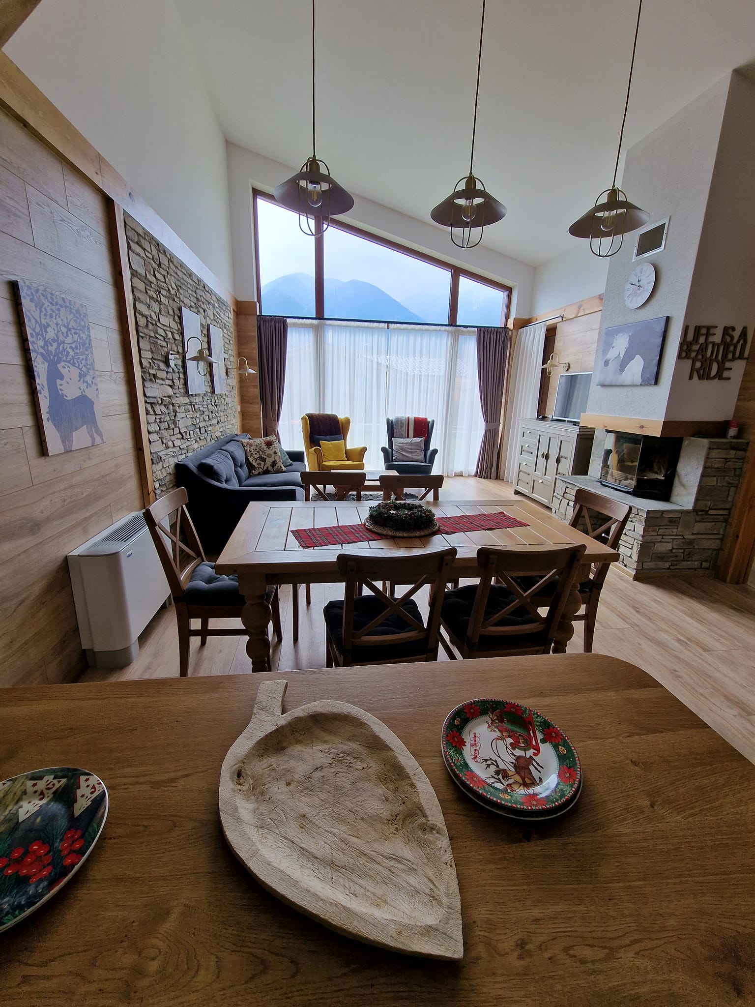 Алпийска къща с три спални и двор за продажба до Пирин голф, Разлог