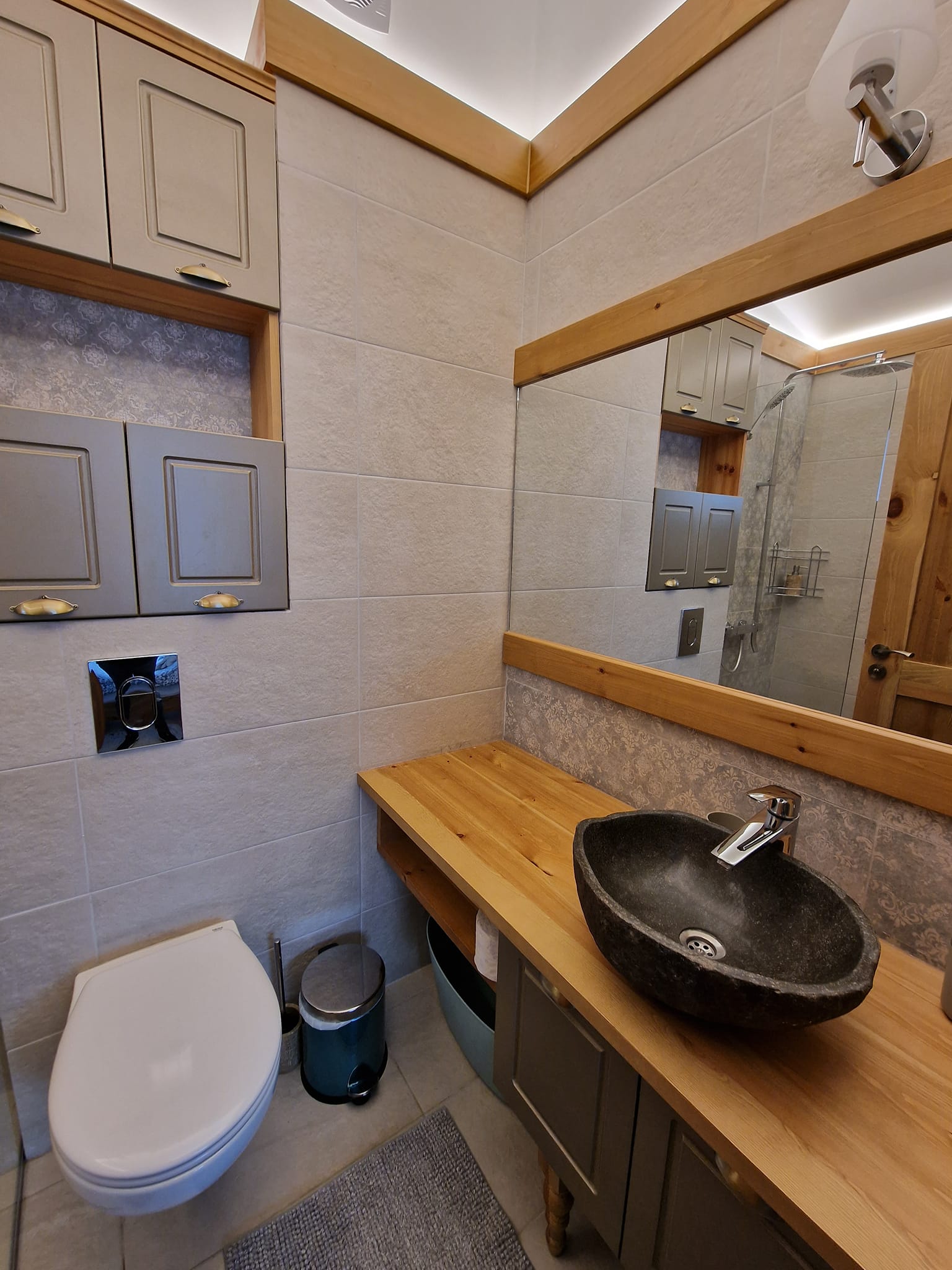 Алпийска къща с три спални и двор за продажба до Пирин голф, Разлог