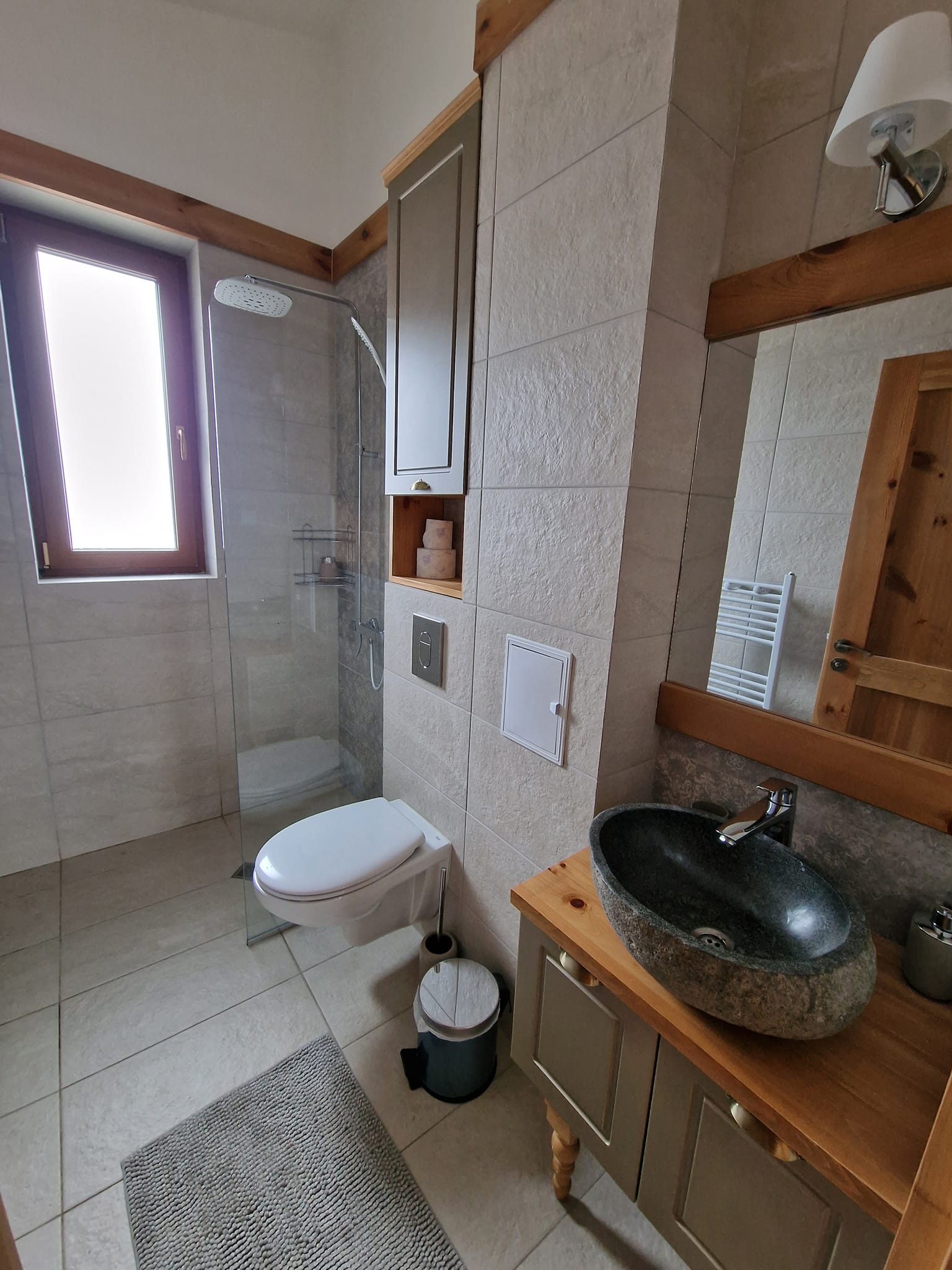 Алпийска къща с три спални и двор за продажба до Пирин голф, Разлог