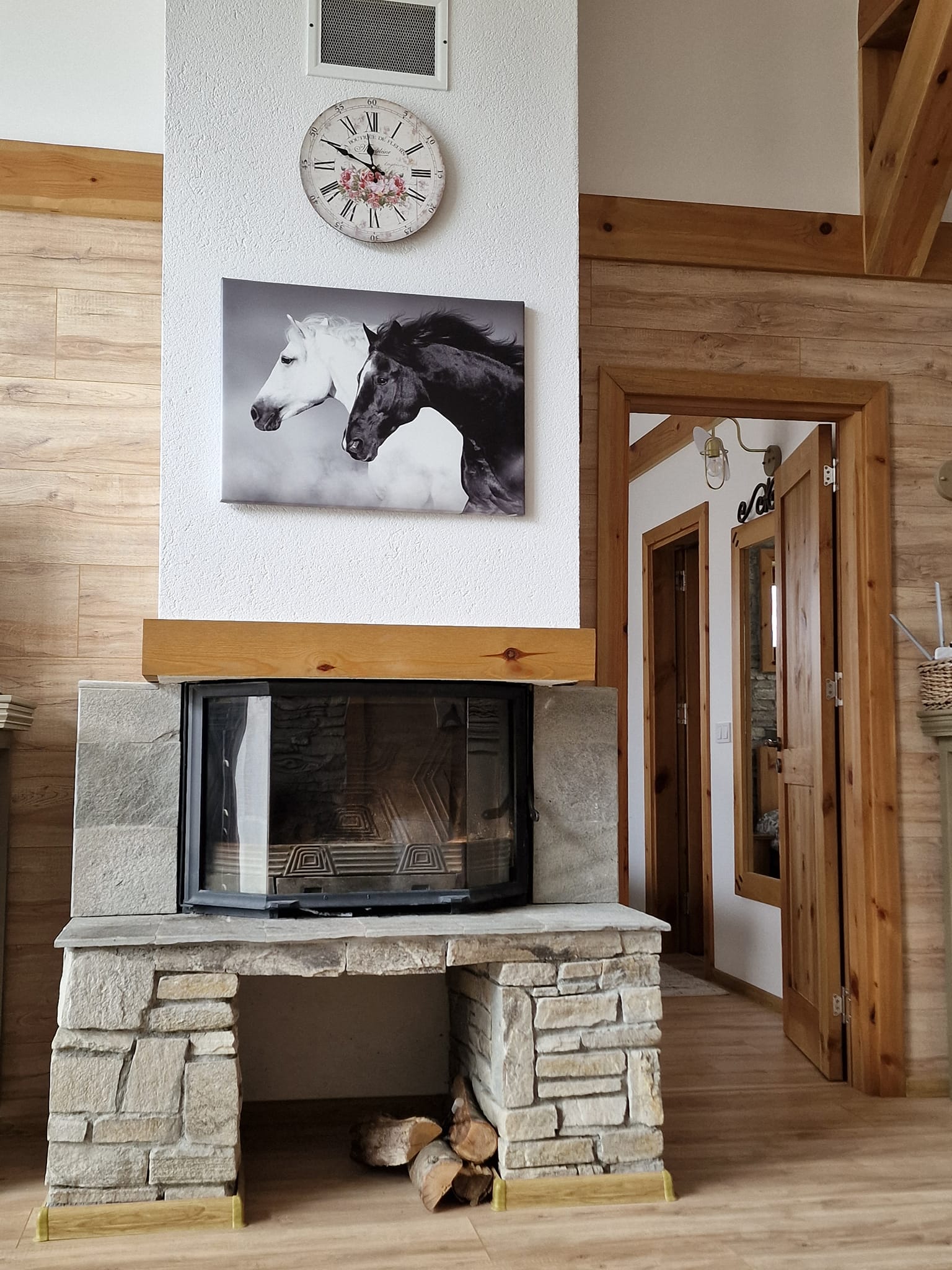 Алпийска къща с три спални и двор за продажба до Пирин голф, Разлог