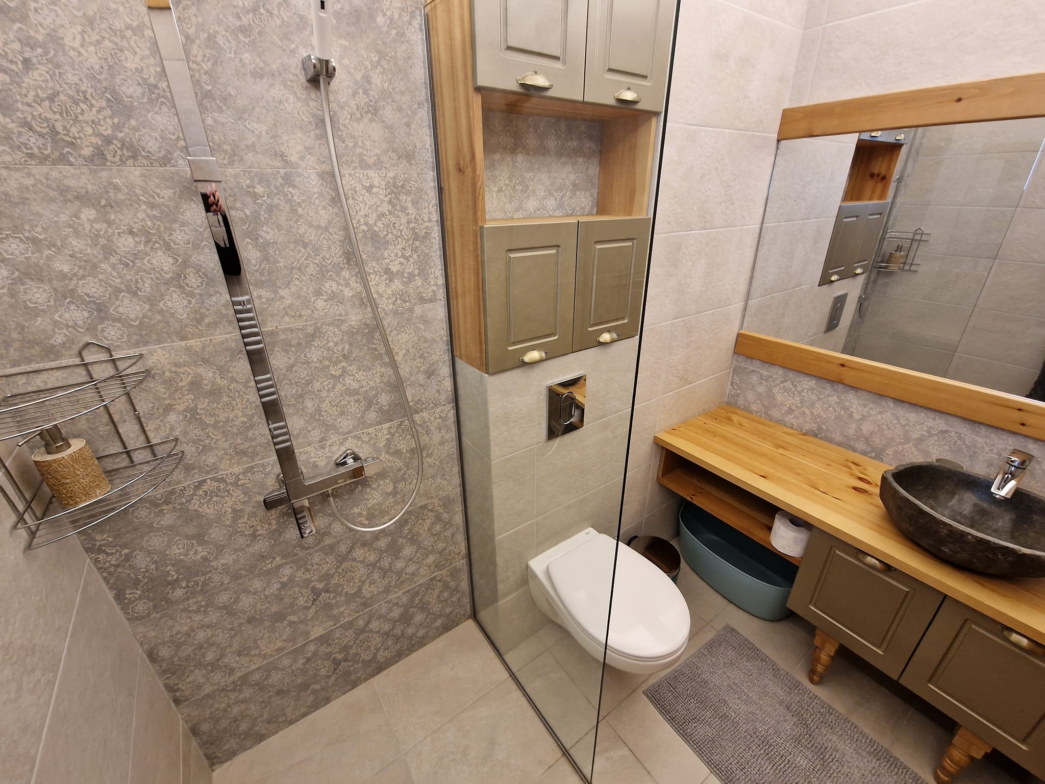 Алпийска къща с три спални и двор за продажба до Пирин голф, Разлог