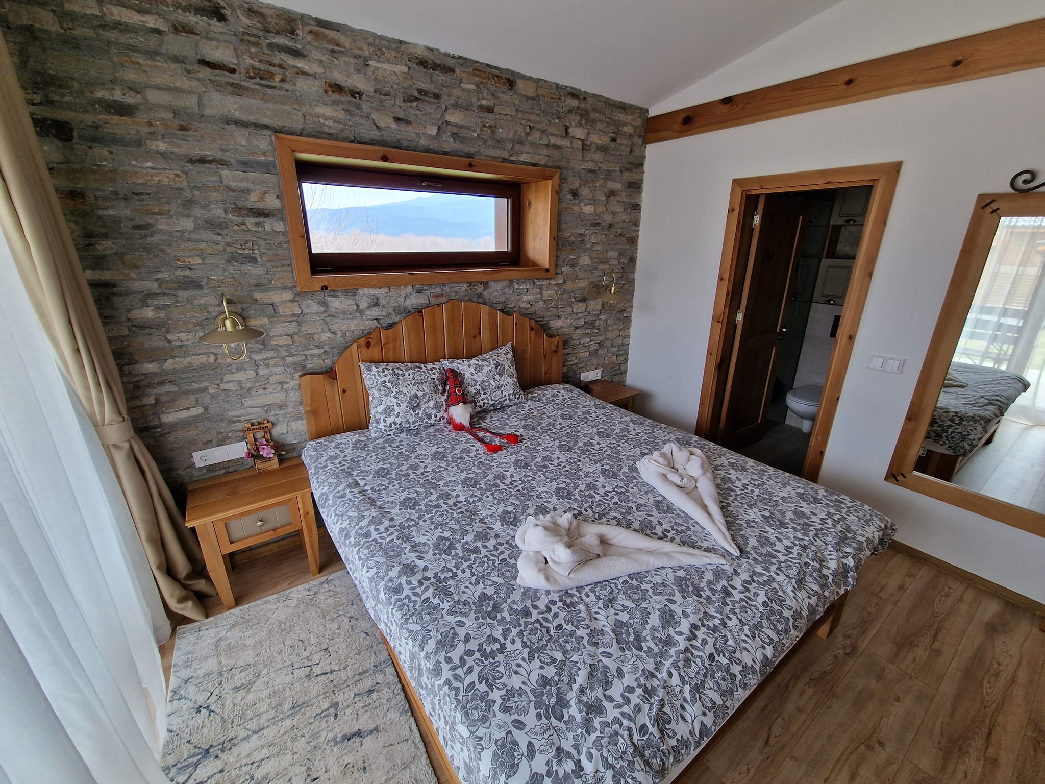 Алпийска къща с три спални и двор за продажба до Пирин голф, Разлог