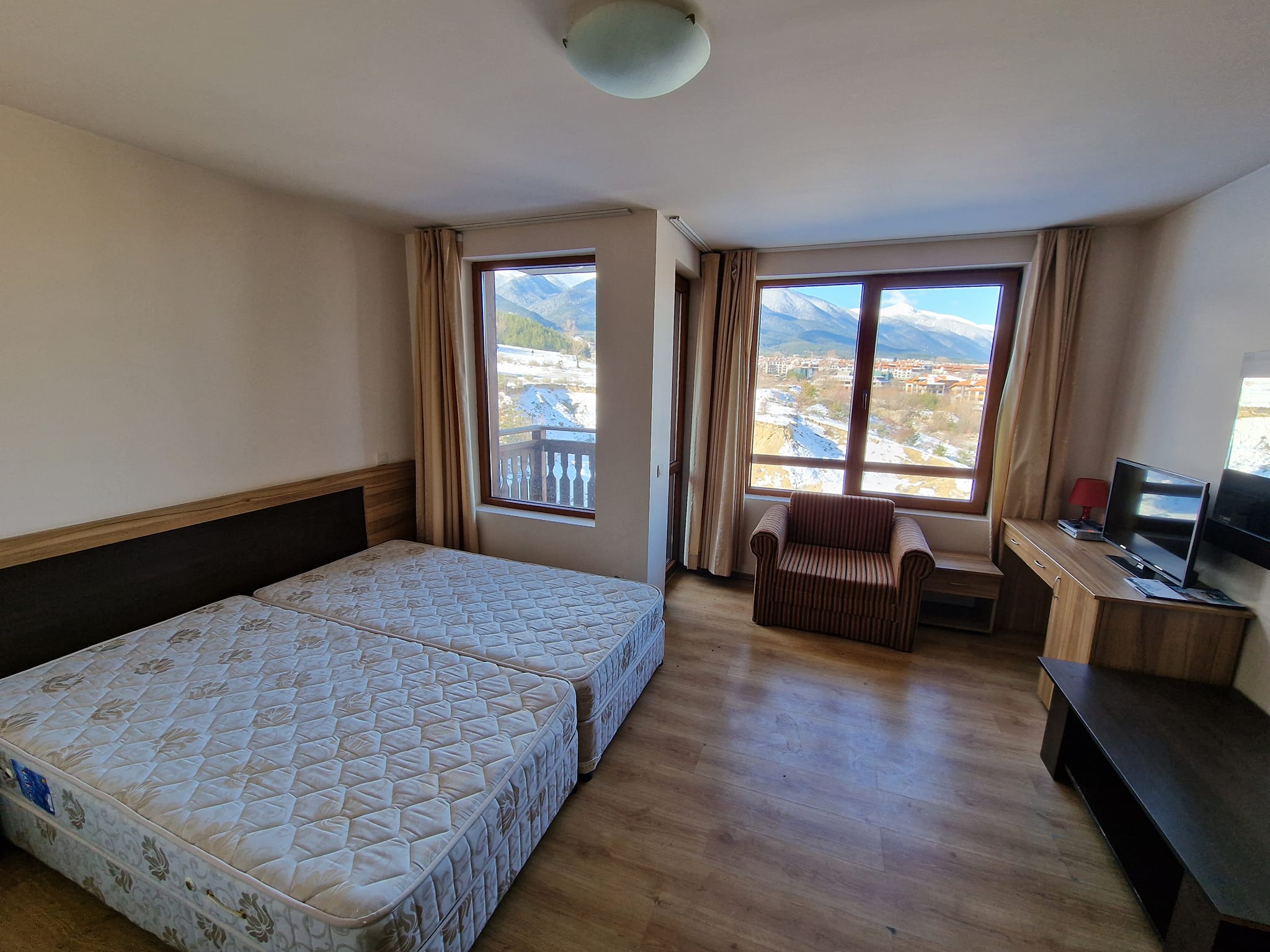 Просторно студио с фронтална гледка към Пирин планина, изгодна цена