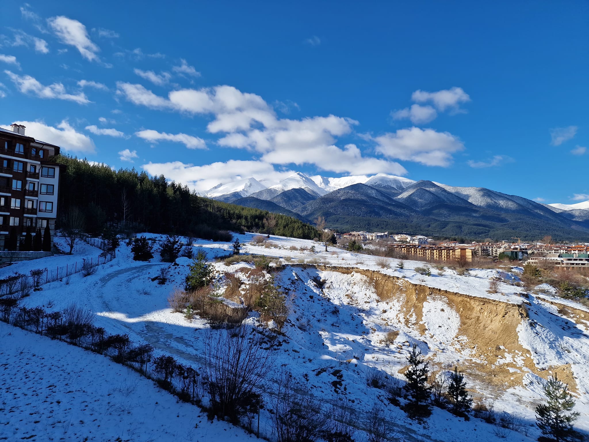 Просторно студио с фронтална гледка към Пирин планина, изгодна цена