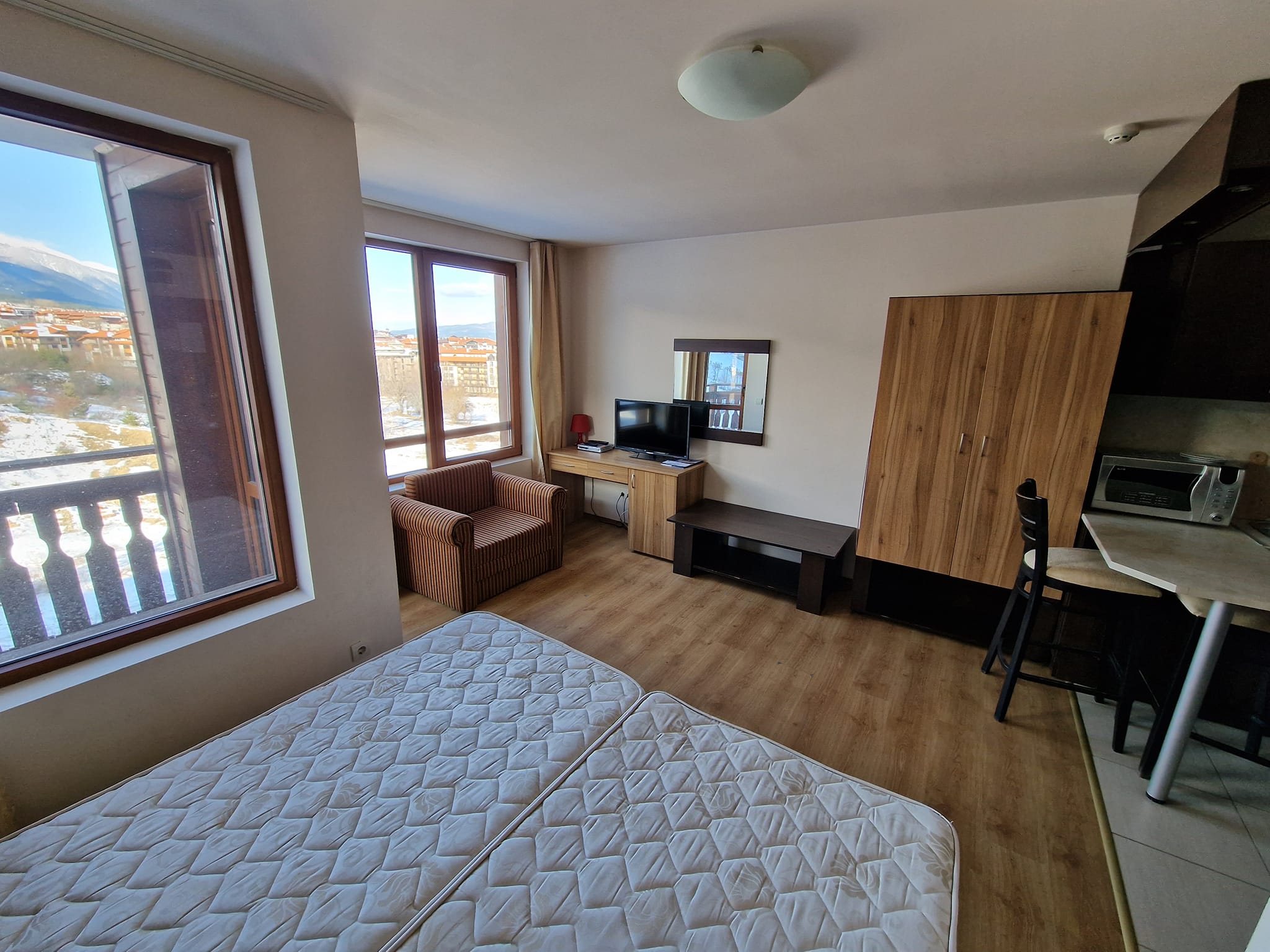 Просторно студио с фронтална гледка към Пирин планина, изгодна цена