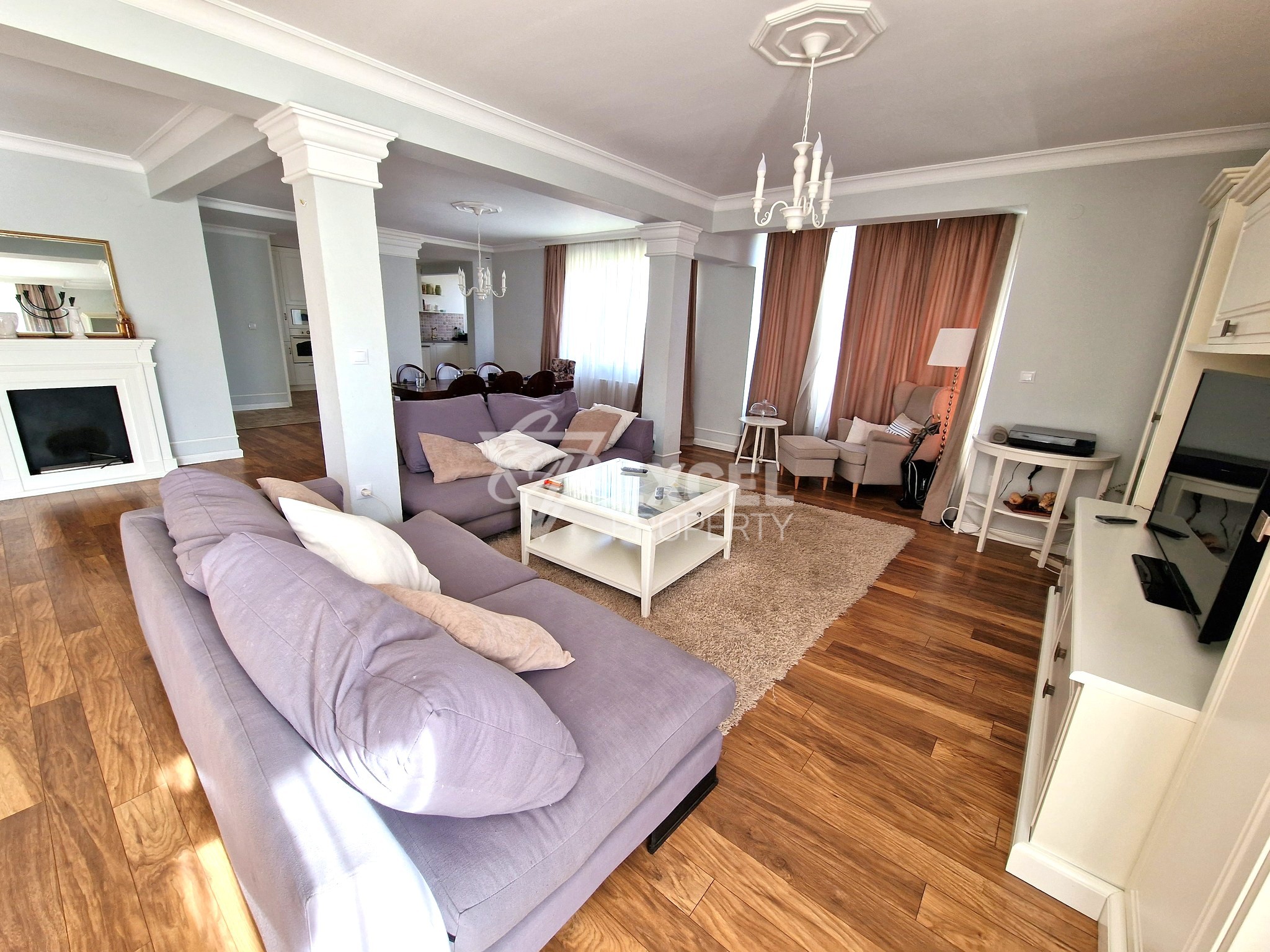 Ексклузивен апартамент с три спални и гараж за продажба в София на границата между Дианабад  и Студентски град