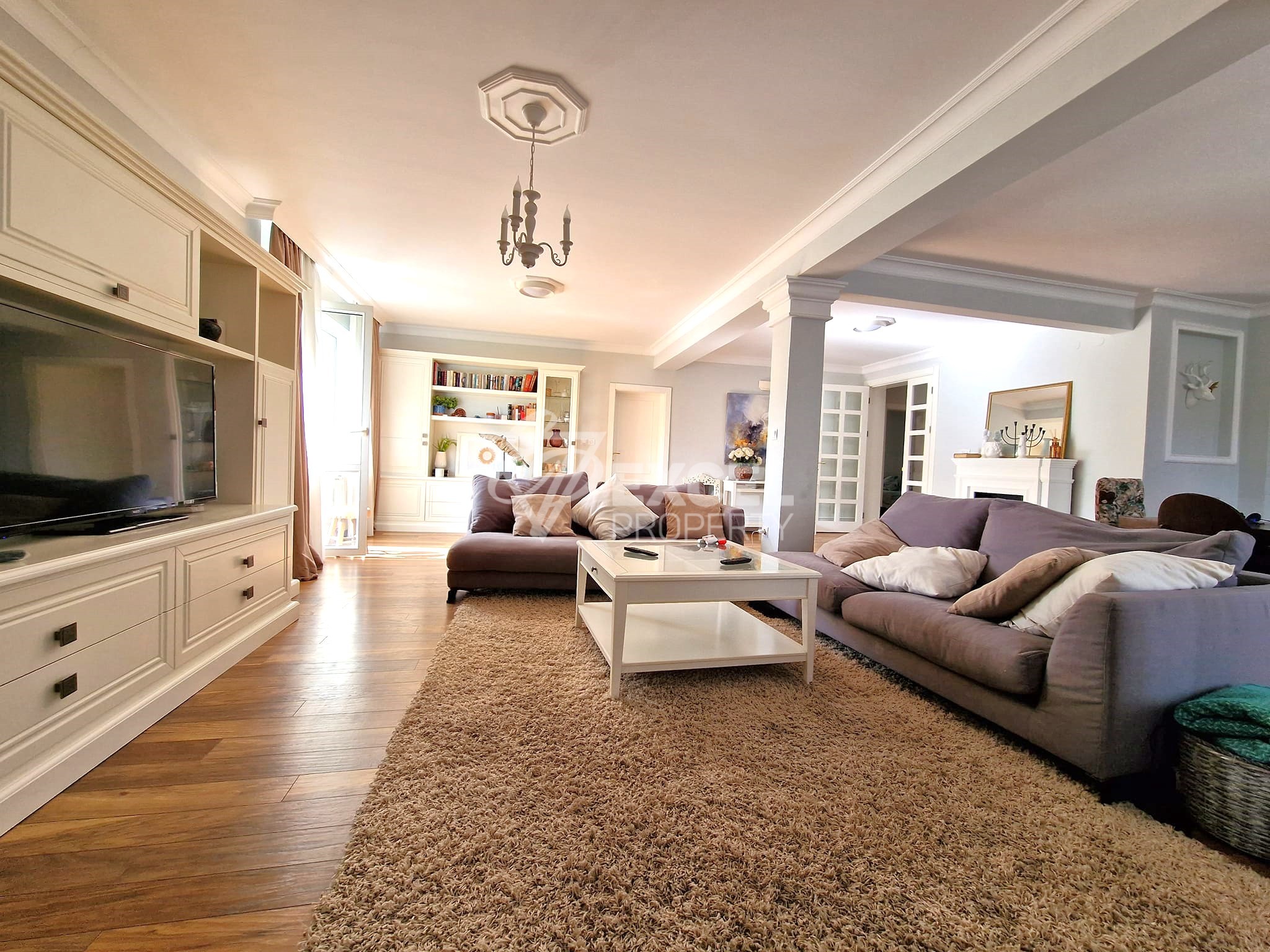 Ексклузивен апартамент с три спални и гараж за продажба в София на границата между Дианабад  и Студентски град