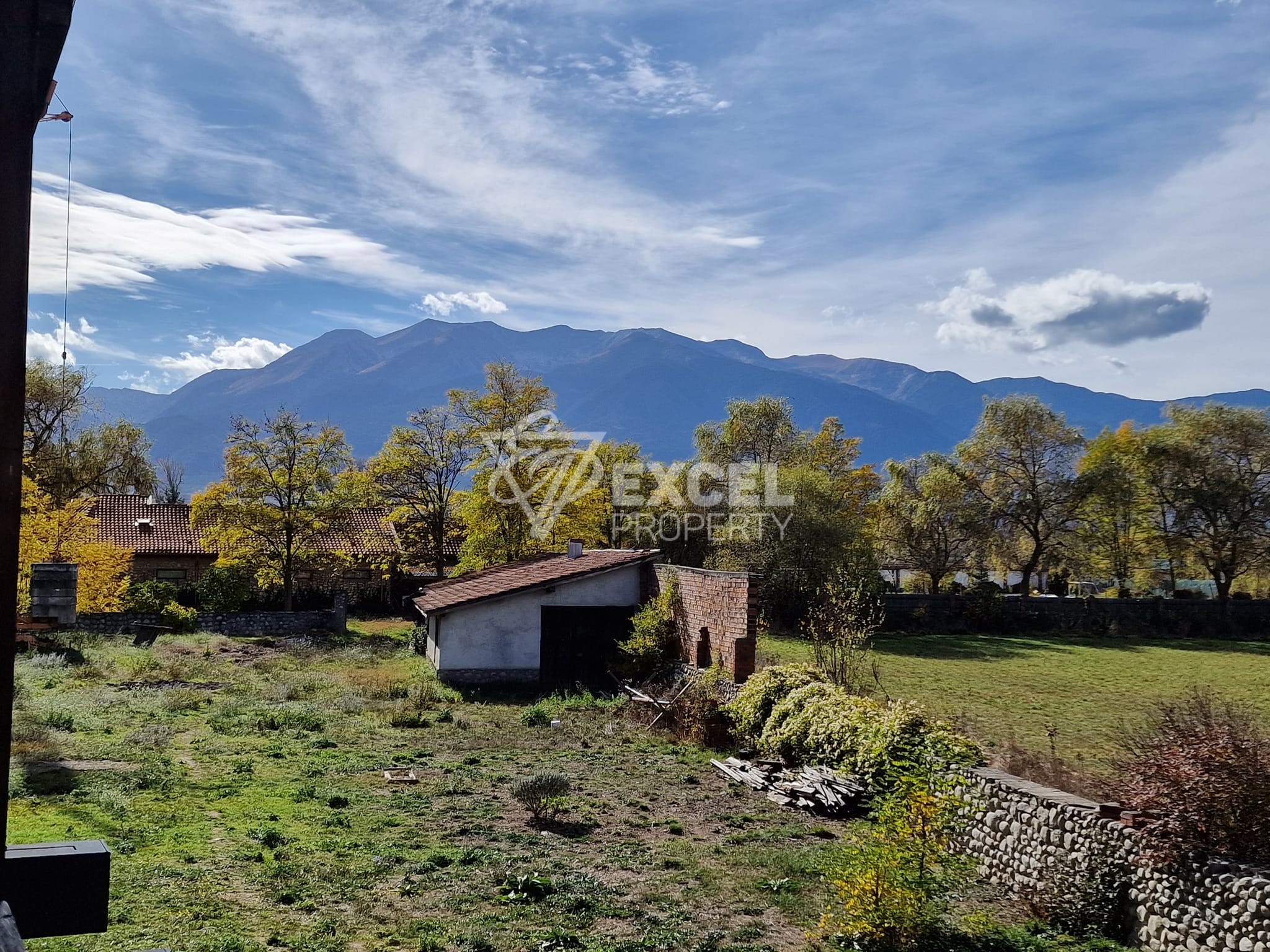 Студио с красива гледка към Пирин за продажба между Банско и Баня! Ниска такса поддръжка!