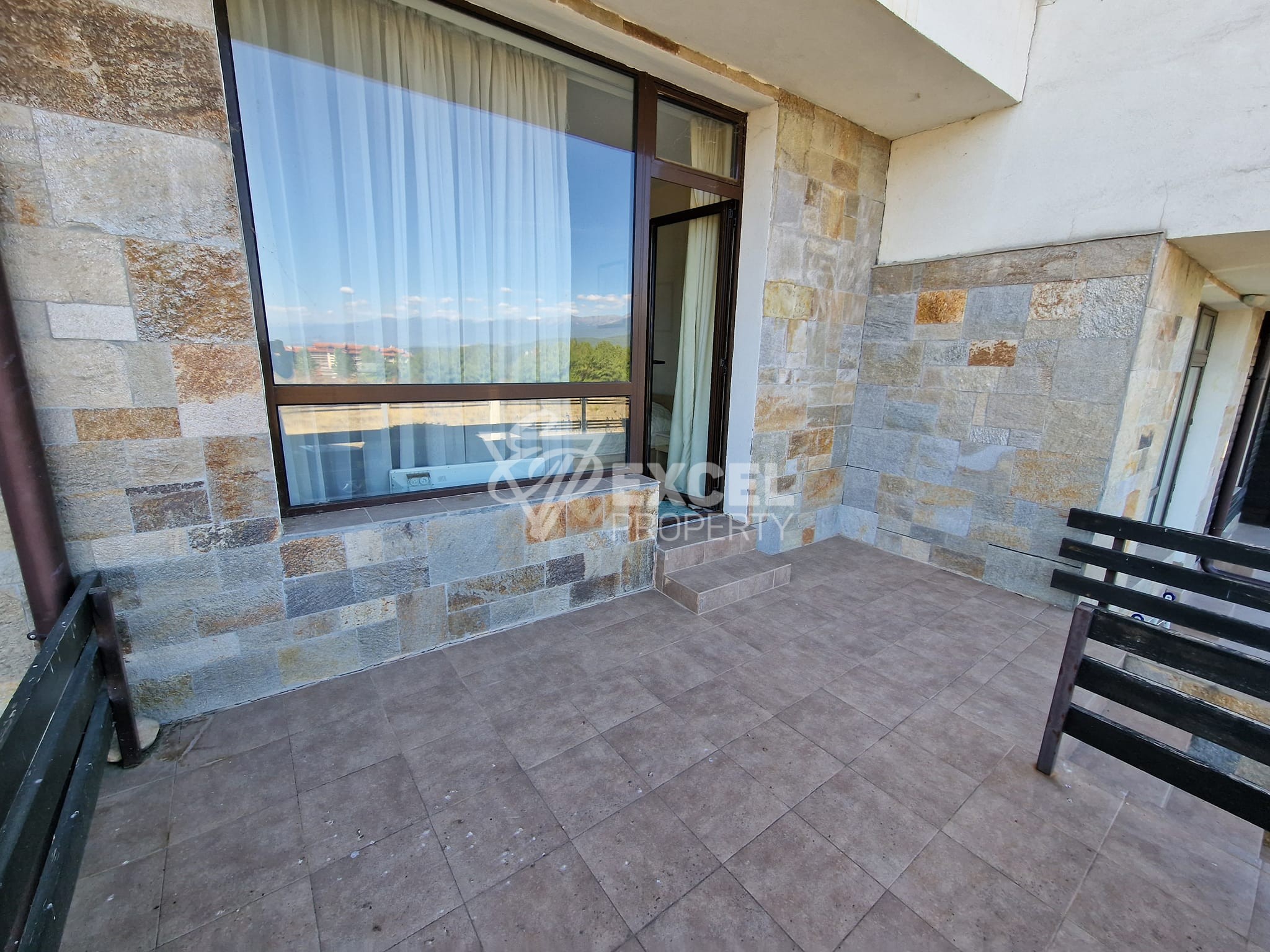 Уютно студио с тераса на партерен етаж за продажба в Аспен голф, район Разлог! Изгодна цена!