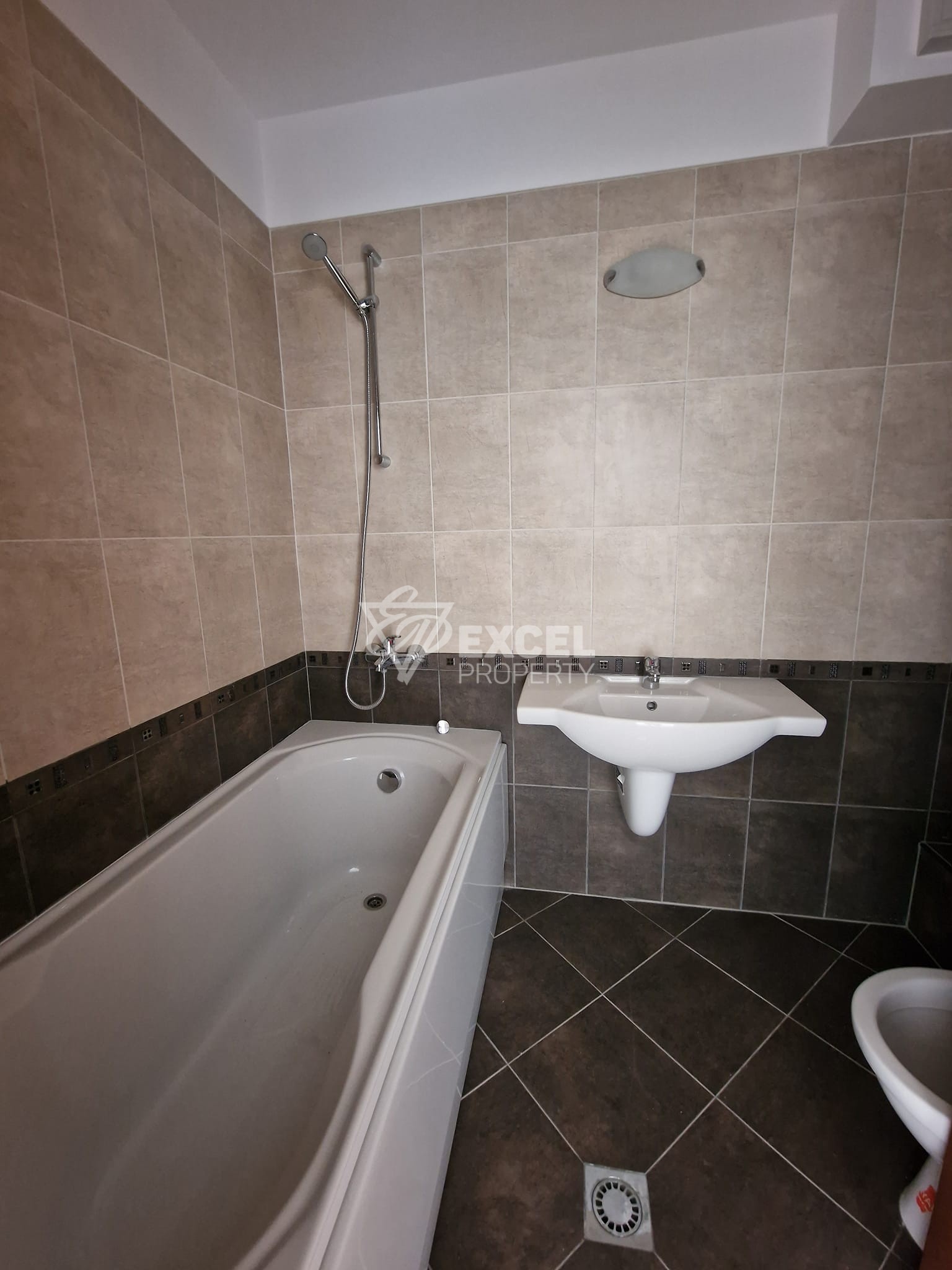 Двустаен апартамент с фронтална гледка към Пирин планина до Голф игрище