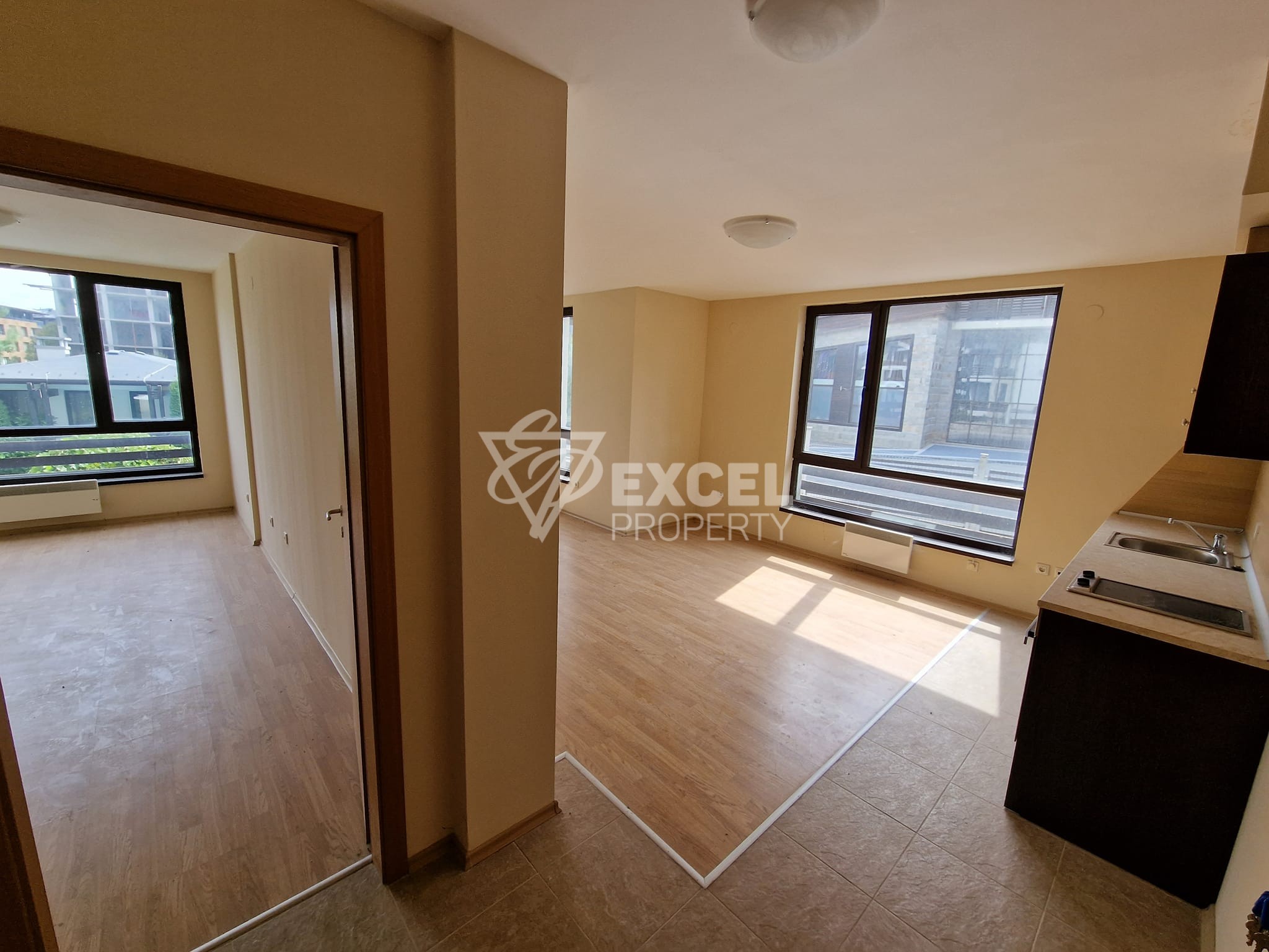 Полуобзаведен двустаен апартамент в затворен комплекс с басейн, район Разлог