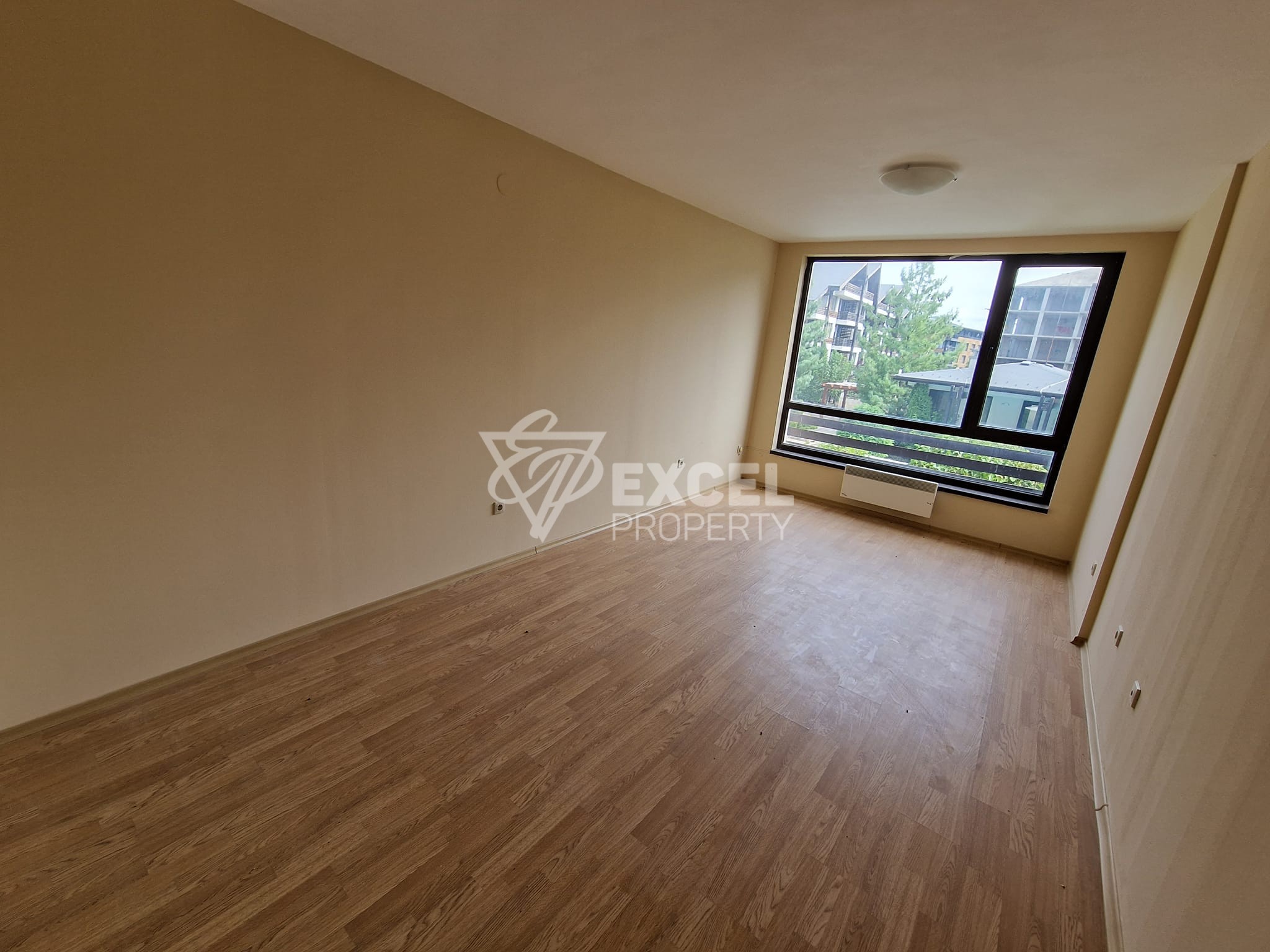 Полуобзаведен двустаен апартамент в затворен комплекс с басейн, район Разлог