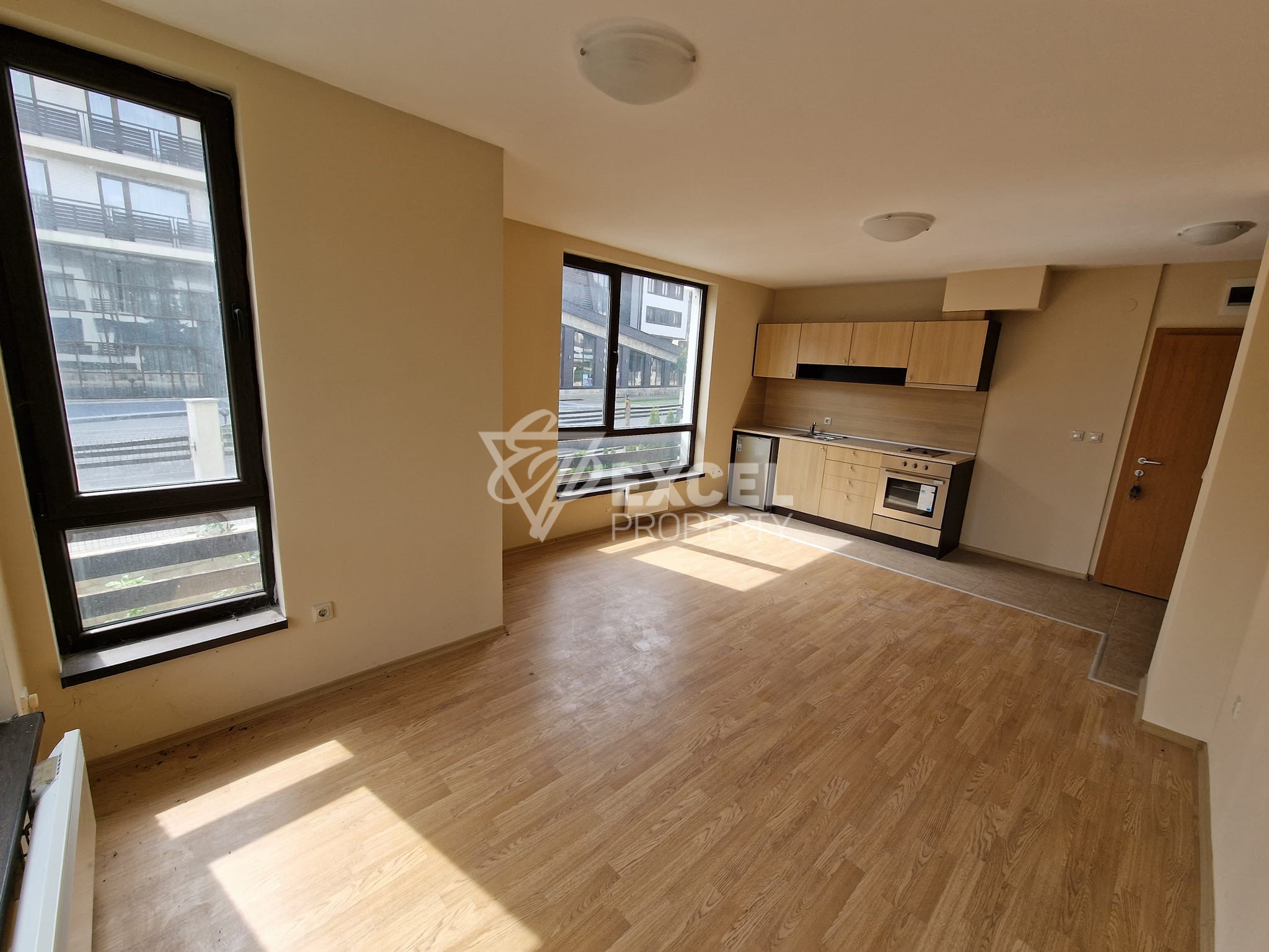 Полуобзаведен двустаен апартамент в затворен комплекс с басейн, район Разлог