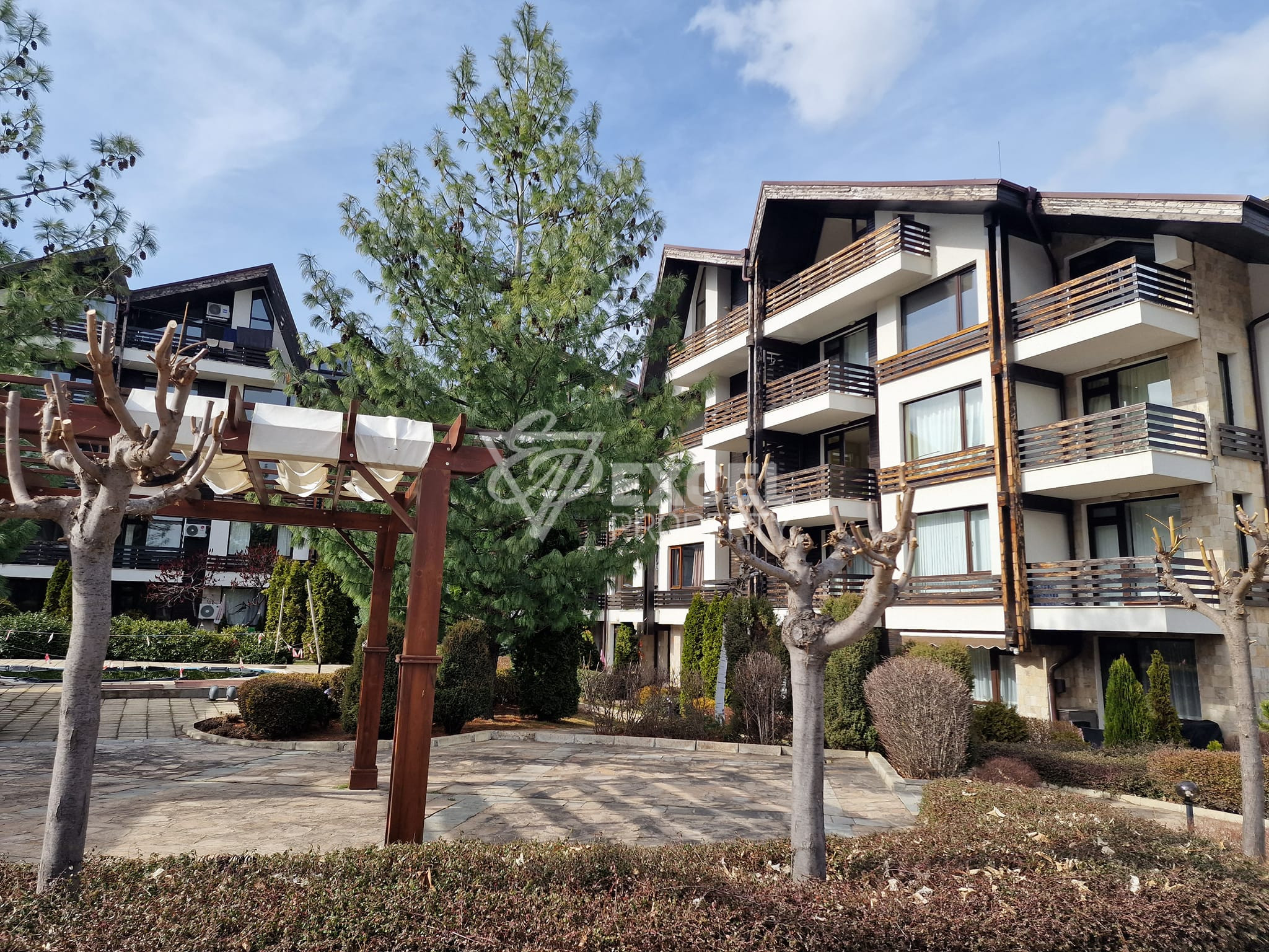 Студио с тераса и ново обзавеждане за продажба в Aspen Resort, район Разлог