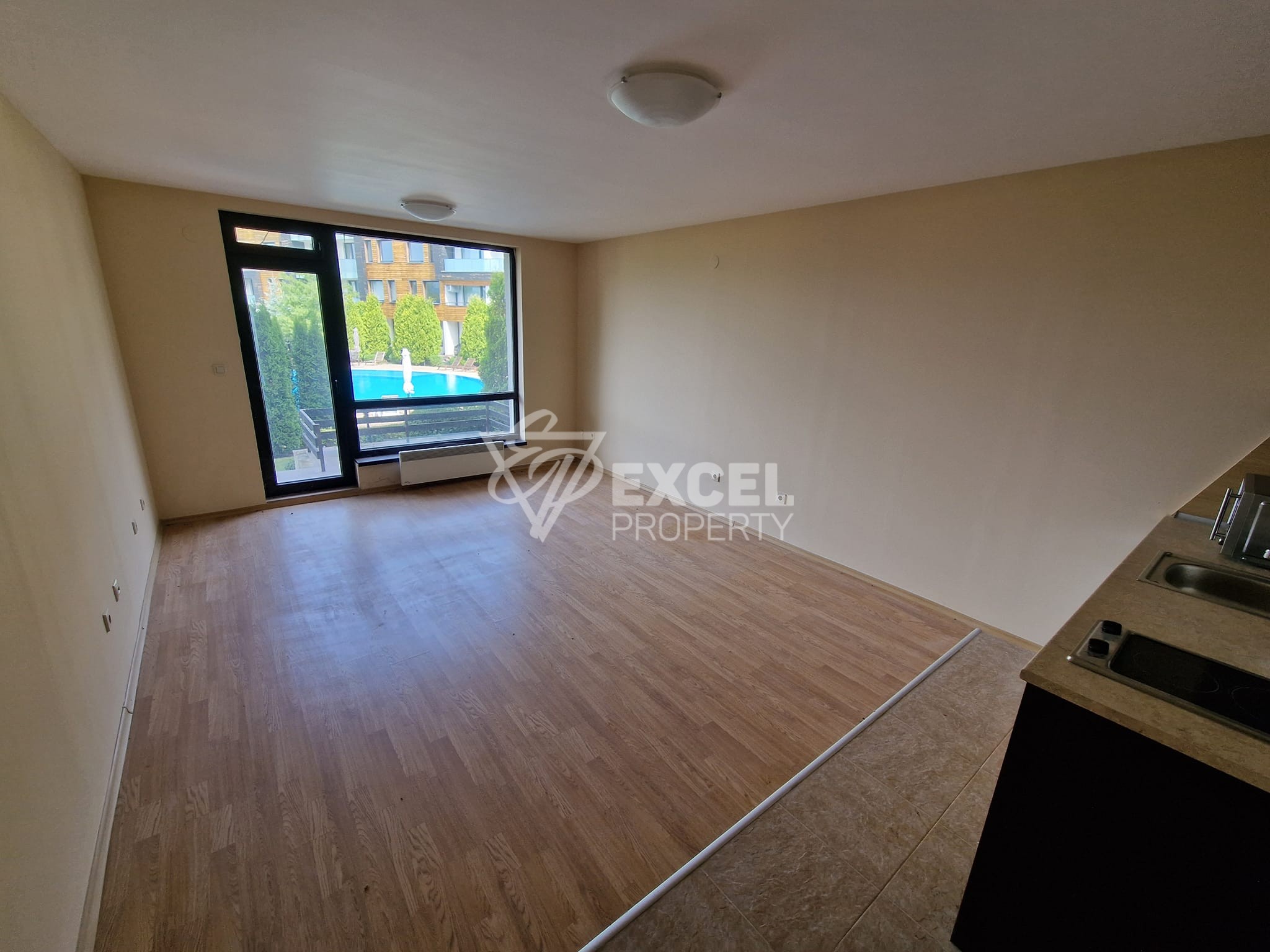 Прекрасно студио на партерен етаж с гледка към басейн до Пирин голф