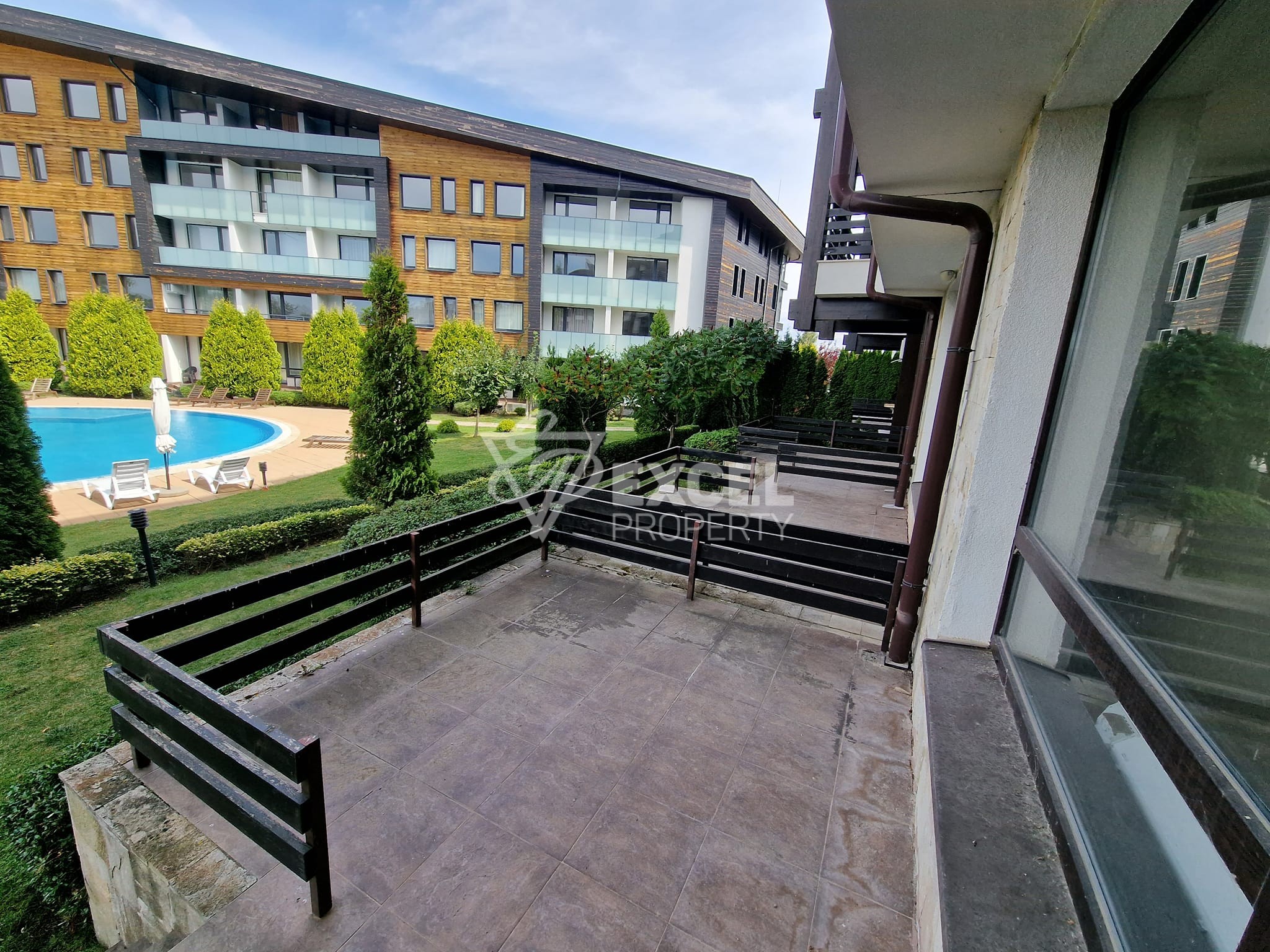 Прекрасно студио на партерен етаж с гледка към басейн до Пирин голф