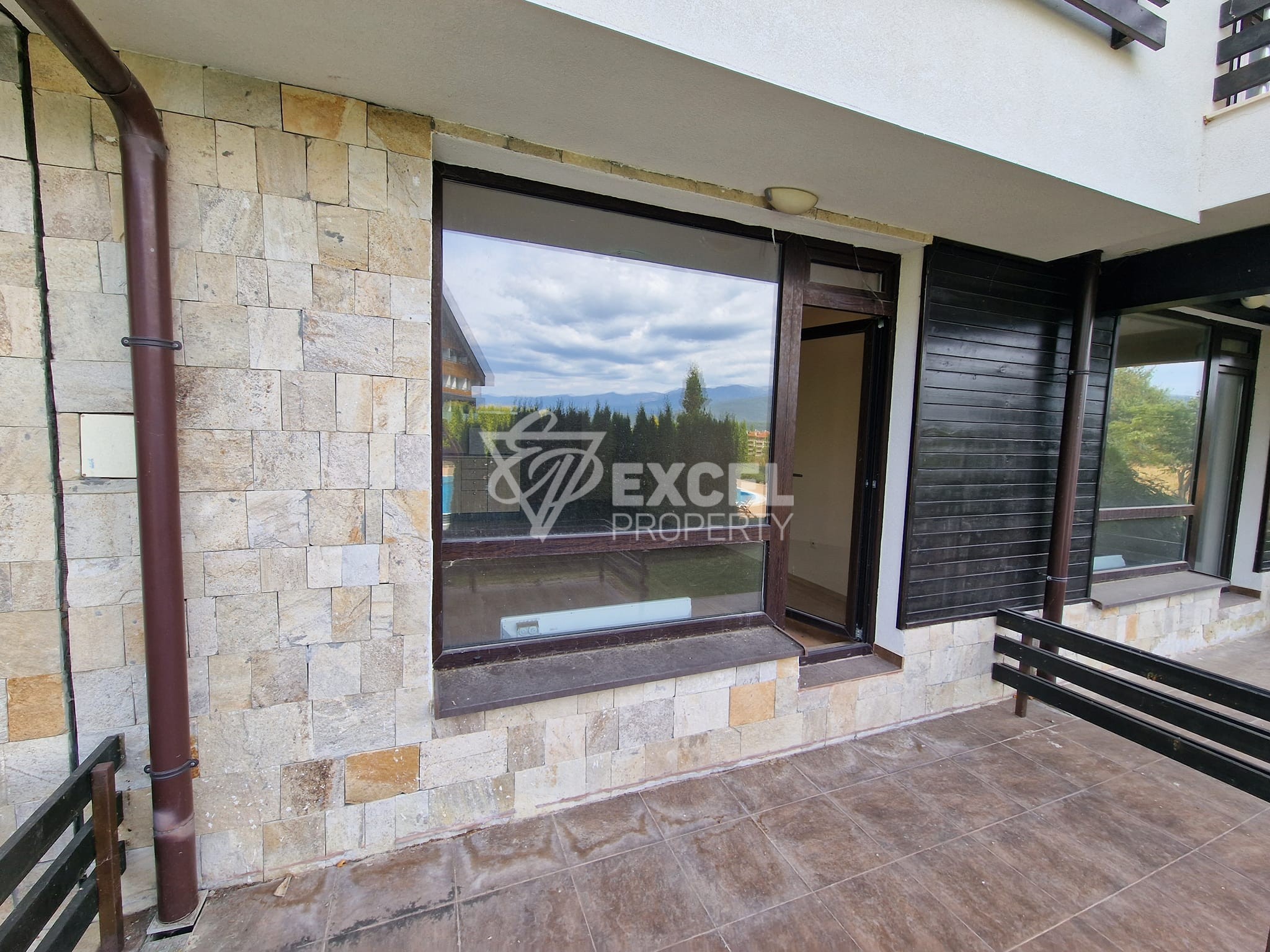 Прекрасно студио на партерен етаж с гледка към басейн до Пирин голф