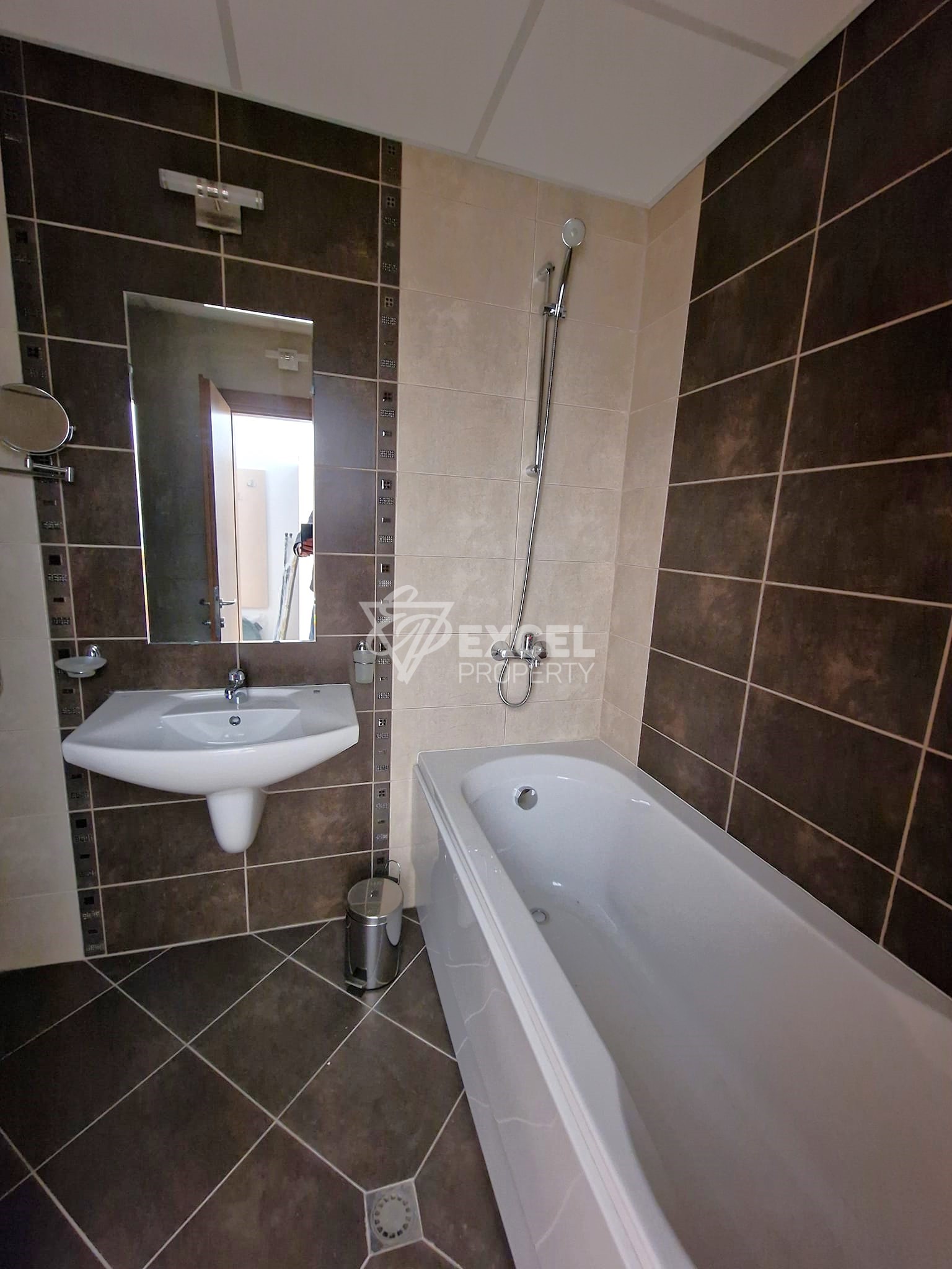 Южно студио с ново обзавеждане и прекрасна гледка към Пирин планина за продажба в района на Банско и Разлог