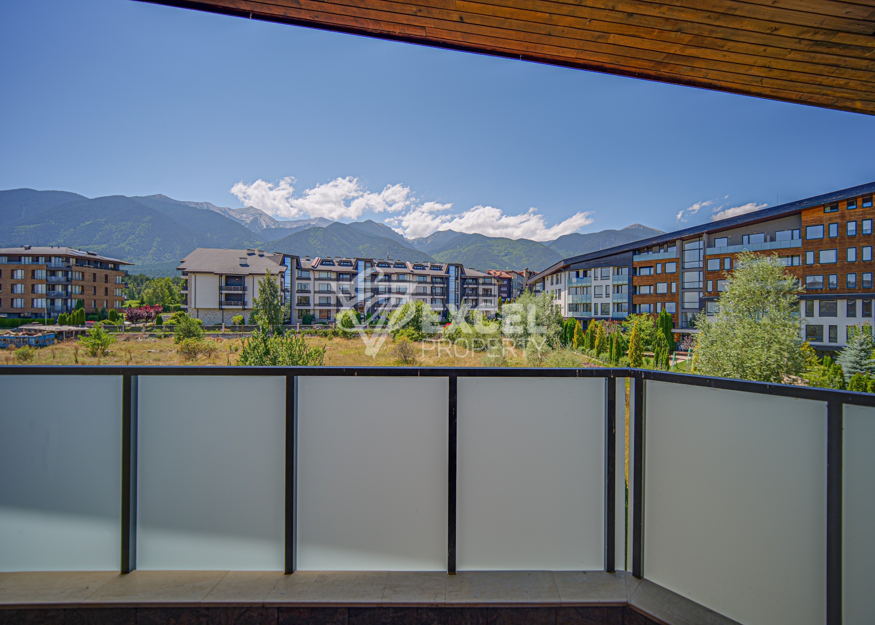 Просторен двустаен апартамент за продажба в комплекс Аспен Хайтс, район Разлог