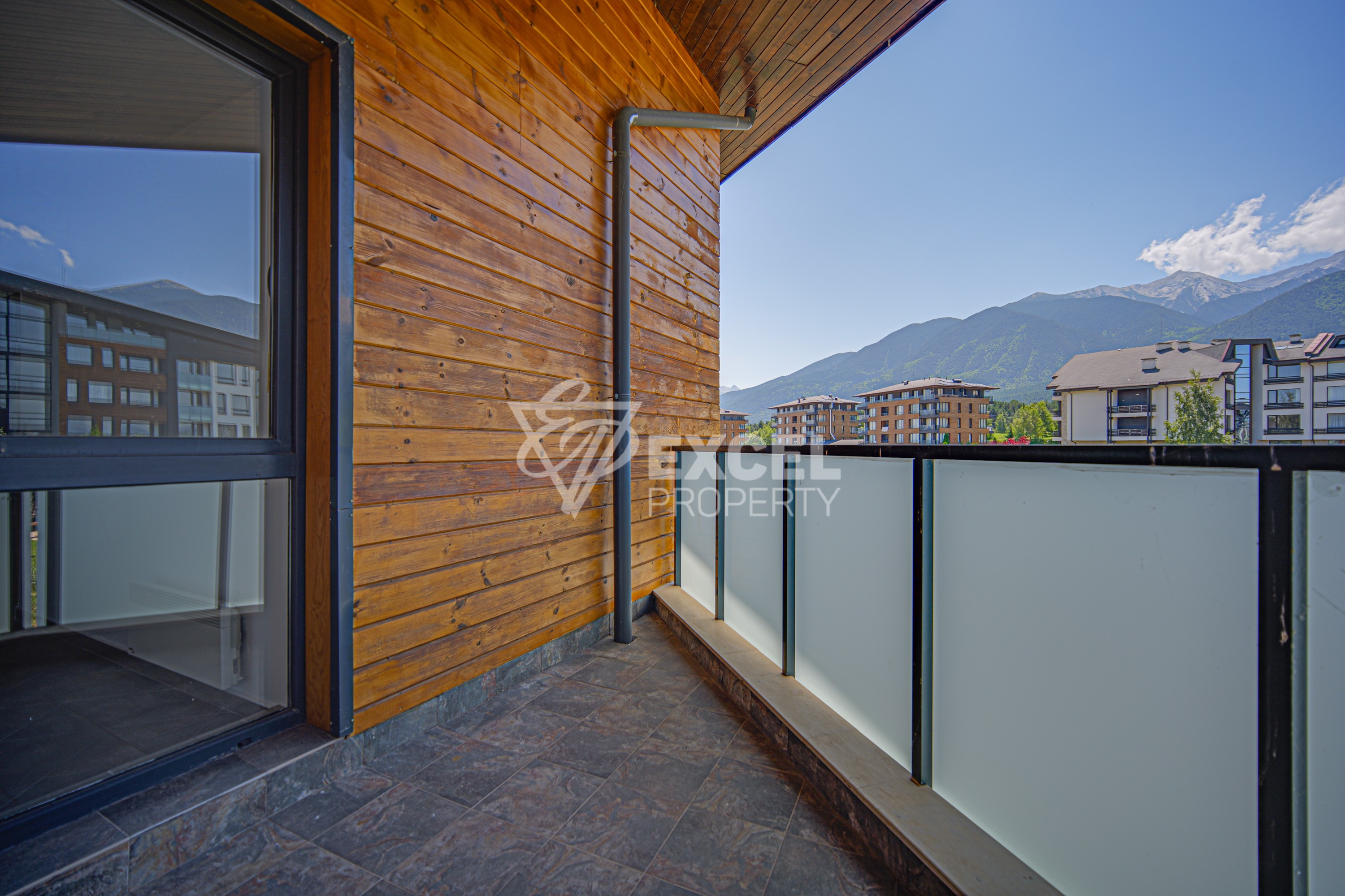 Просторен двустаен апартамент за продажба в комплекс Аспен Хайтс, район Разлог