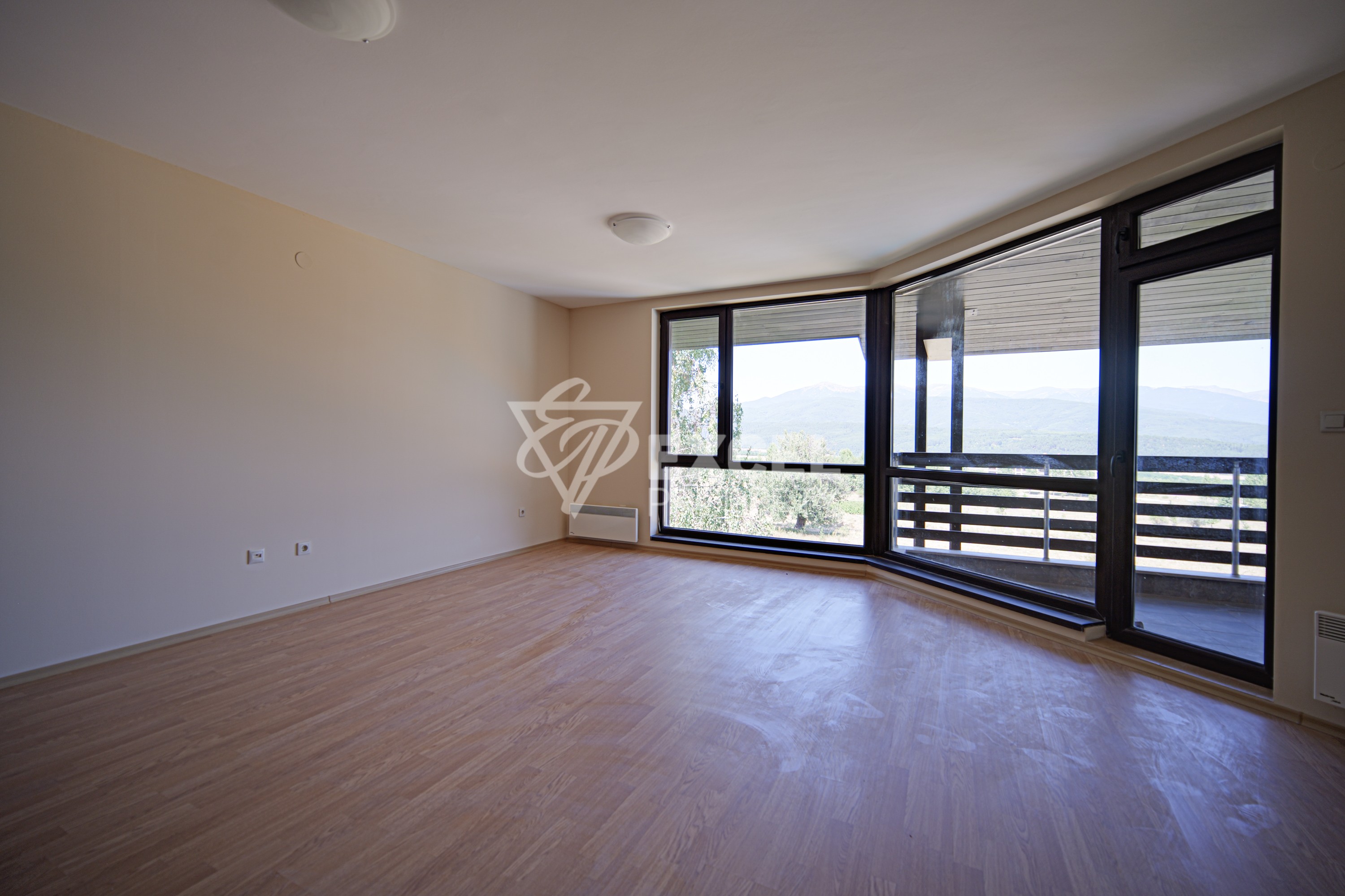 Просторен двустаен апартамент за продажба в комплекс Аспен Сюитс до Пирин голф