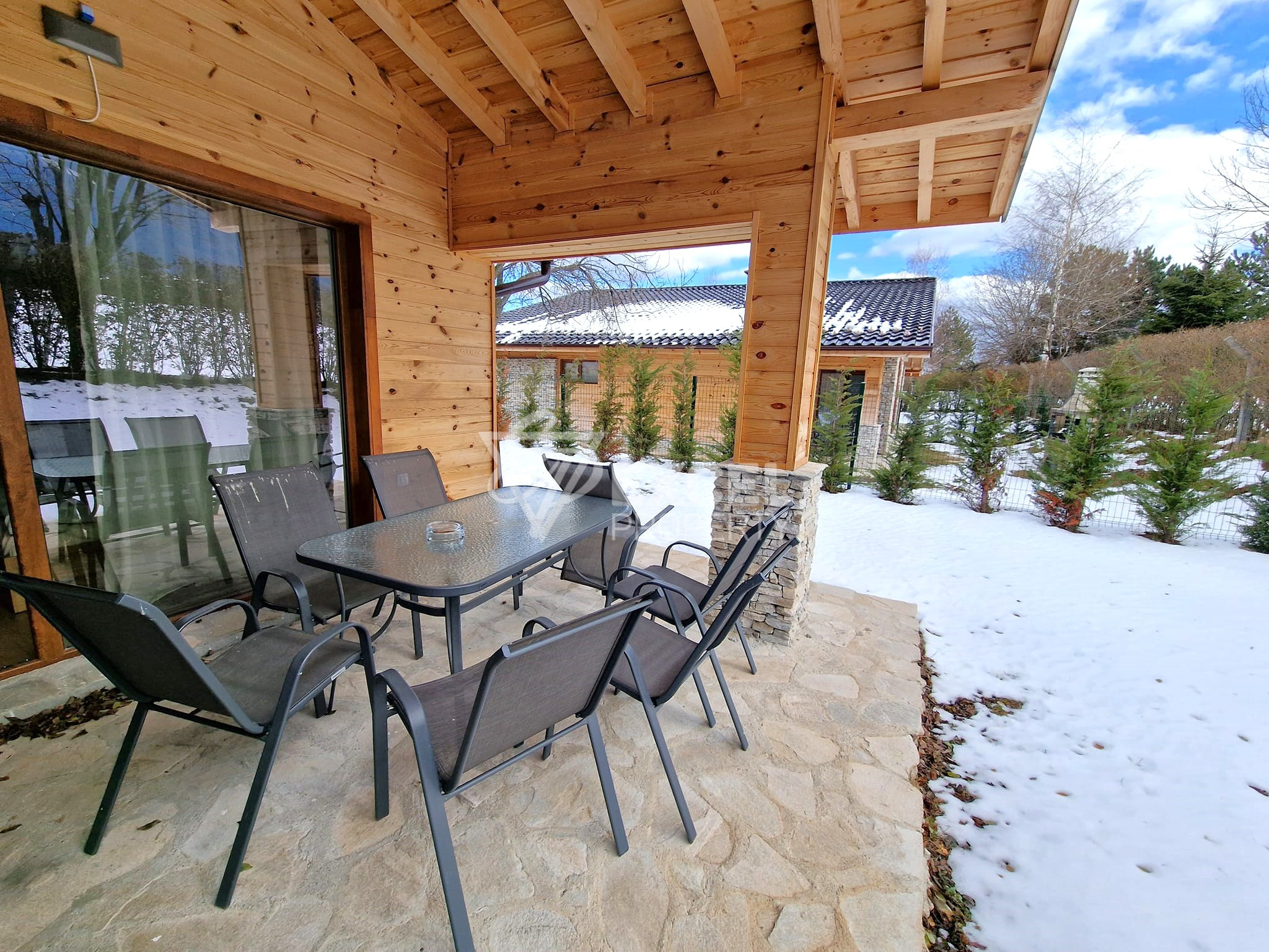 Едноетажна къща с три спални за продажба до Пирин Голф, район Разлог и Банско!