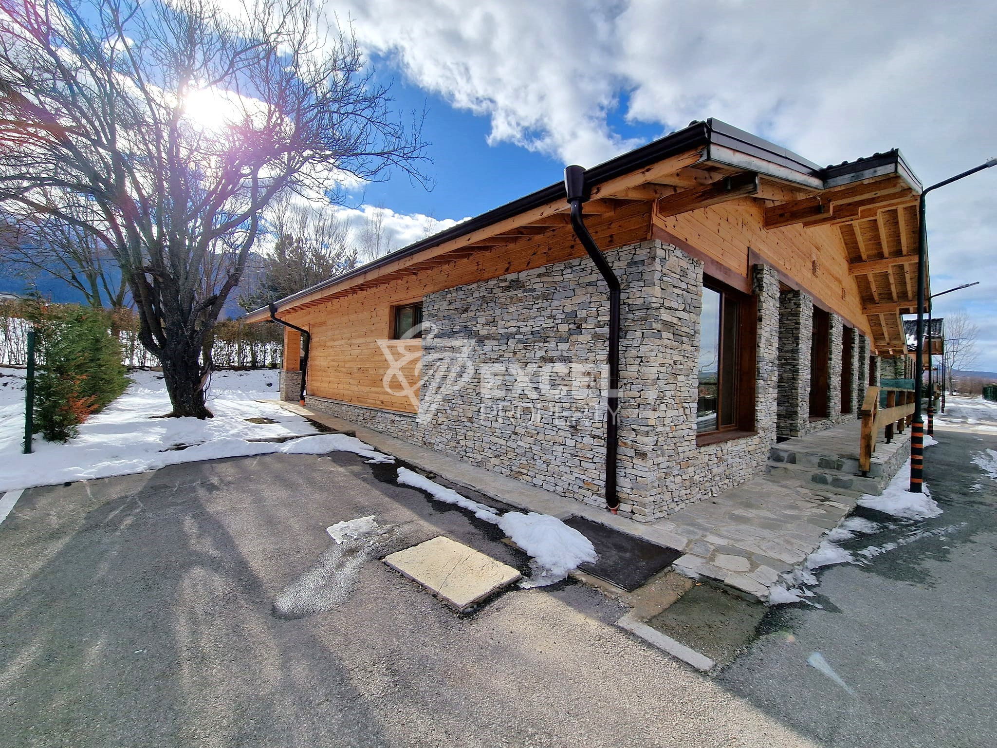 Едноетажна къща с три спални за продажба до Пирин Голф, район Разлог и Банско!