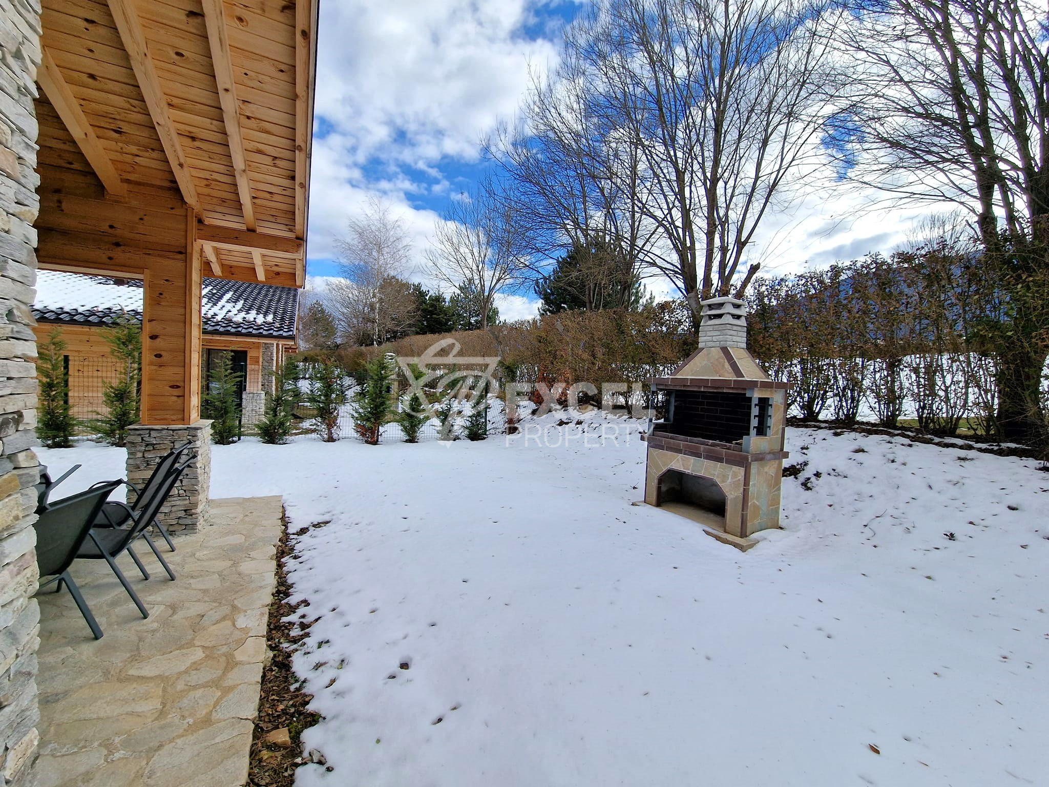 Едноетажна къща с три спални за продажба до Пирин Голф, район Разлог и Банско!