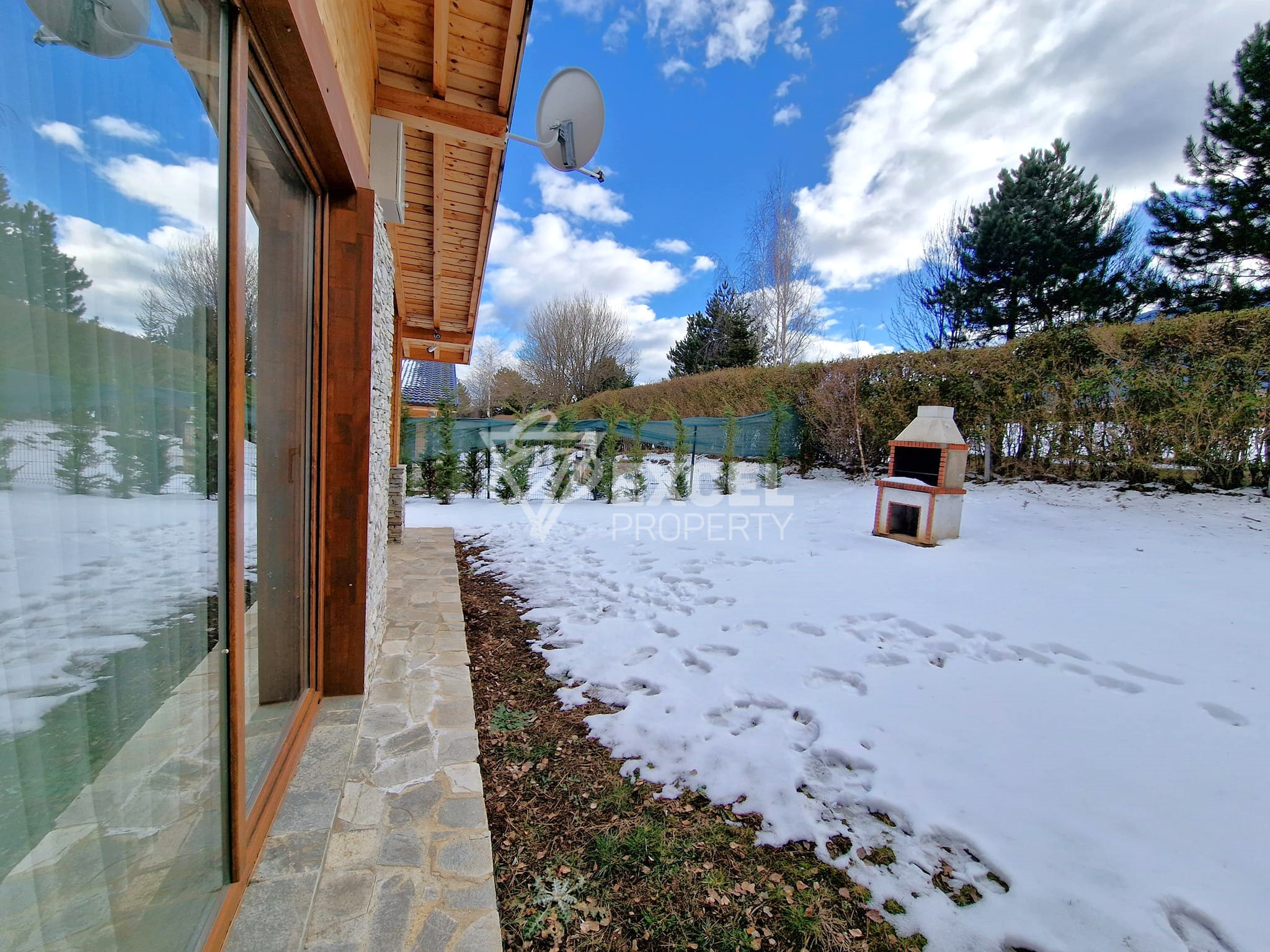 Алпийска къща с три спални за продажба в район Разлог и Банско!