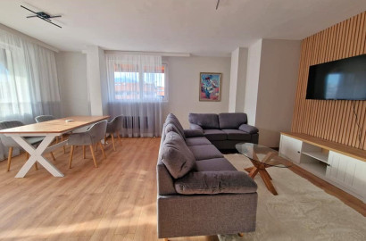 Тристаен апартамент с ново обзавеждане на 50 метра от Ски лифта, Bansko Royal Towers