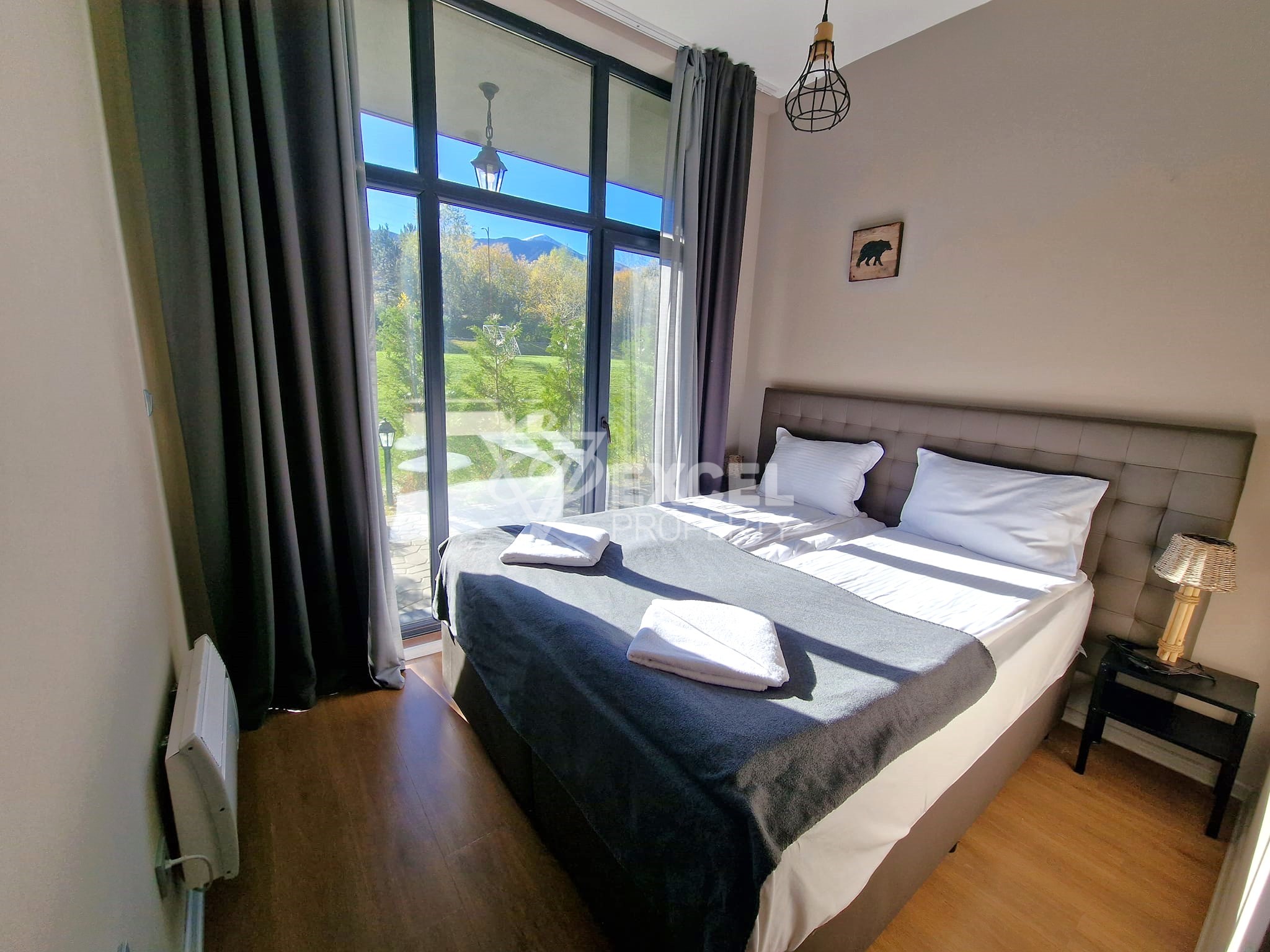 Тристаен апартамент с южно изложение за продажба в комплекс Cornelia, до Pirin Golf