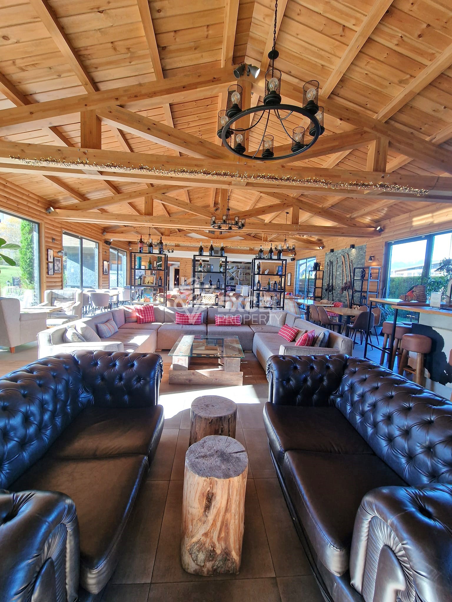 Тристаен апартамент с планинска гледка за продажба в комплекс Cornelia Deluxe Residence, Разлог