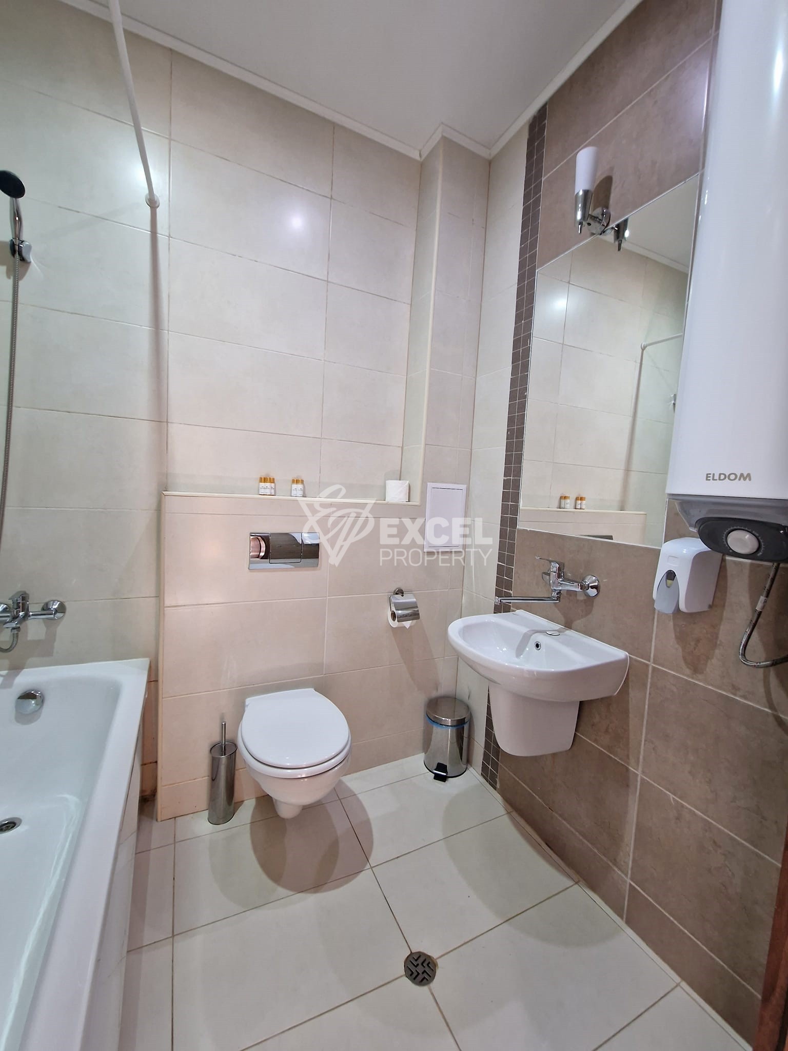 Тристаен апартамент с южно изложение за продажба в комплекс Cornelia, до Pirin Golf