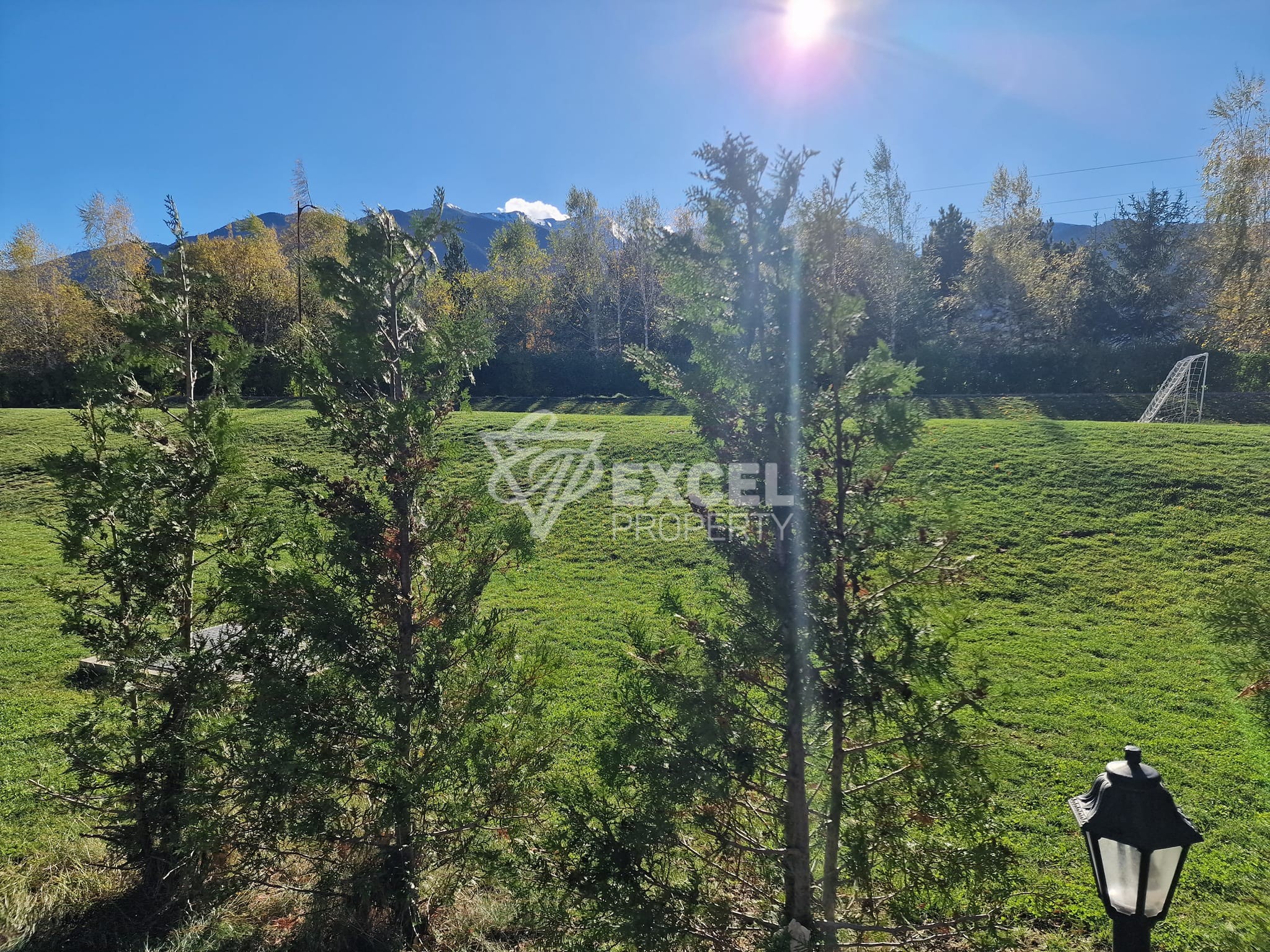 Тристаен апартамент с южно изложение за продажба в комплекс Cornelia, до Pirin Golf