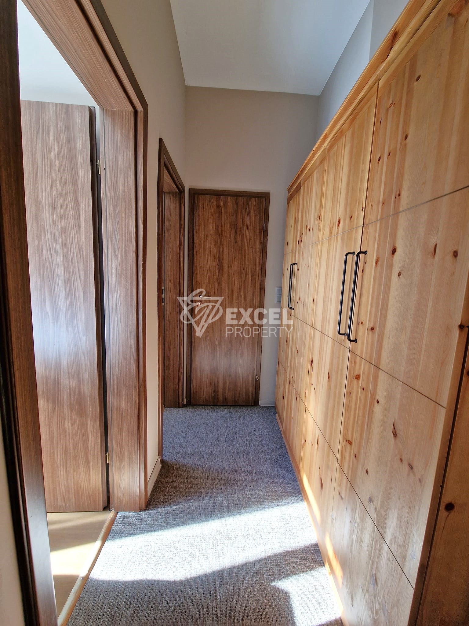 Тристаен апартамент с южно изложение за продажба в комплекс Cornelia, до Pirin Golf