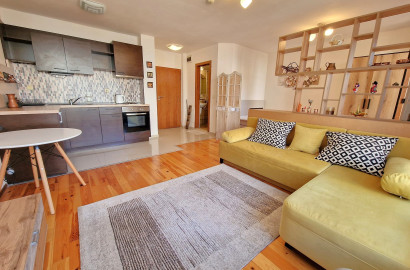 Изгодно студио с източна тераса в сграда с ниска такса поддръжка за продажба в Банско