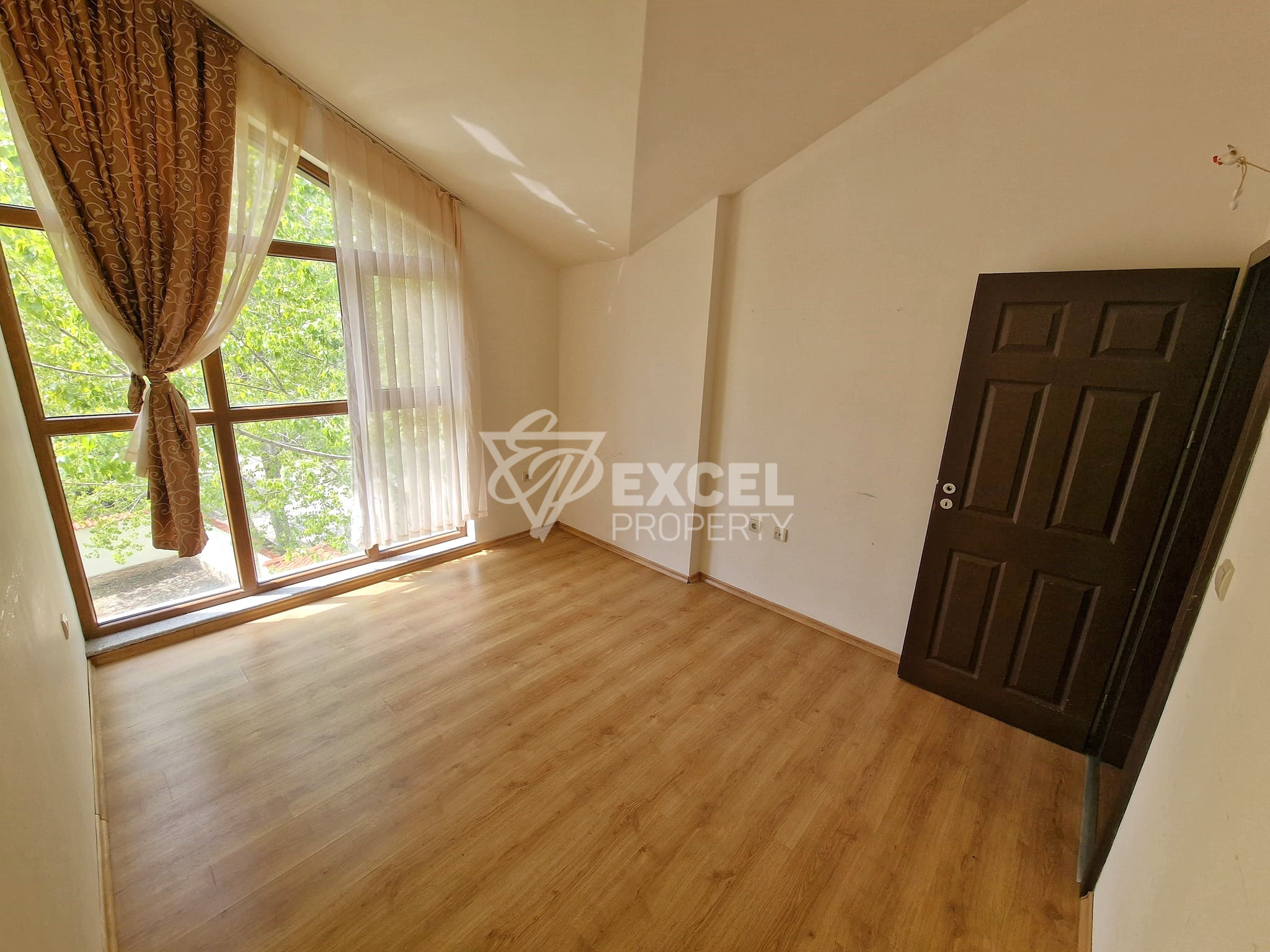 Просторен двустаен апартамент за продажба в Green Wood, район Разлог