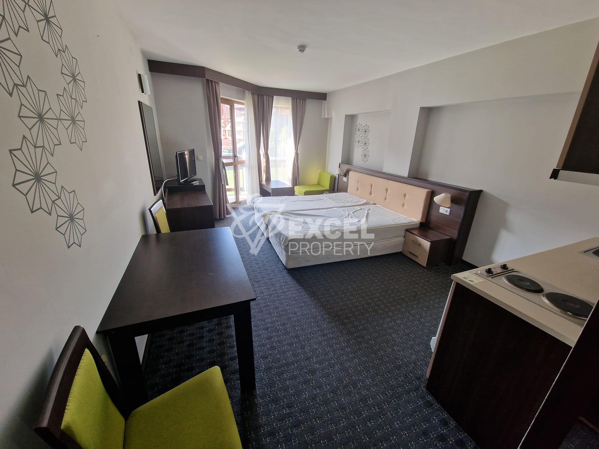 Студио с тераса и планинска гледка за продажба до ски лифта Банско, Guinness Hotel