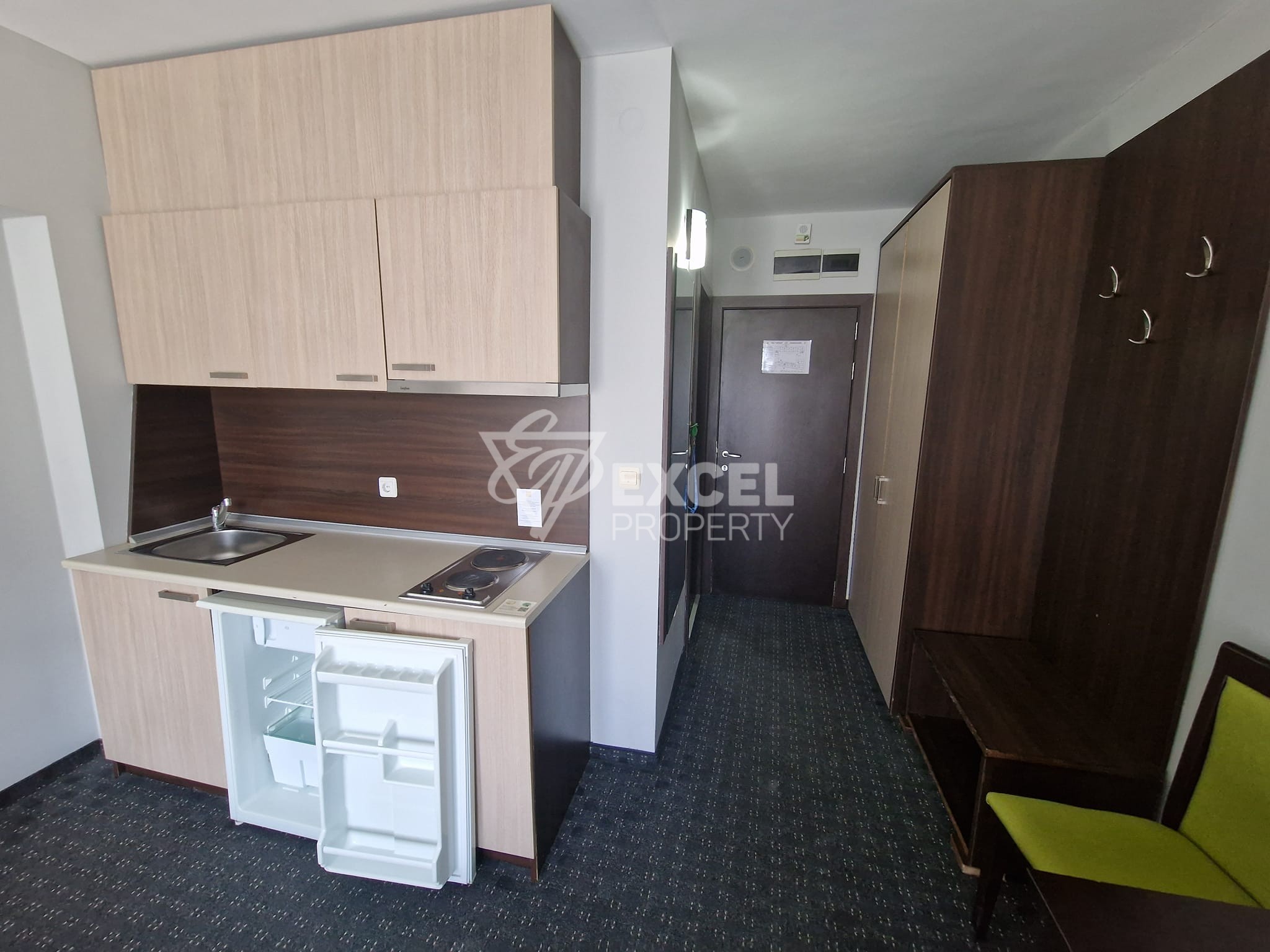 Студио с тераса и планинска гледка за продажба до ски лифта Банско, Guinness Hotel