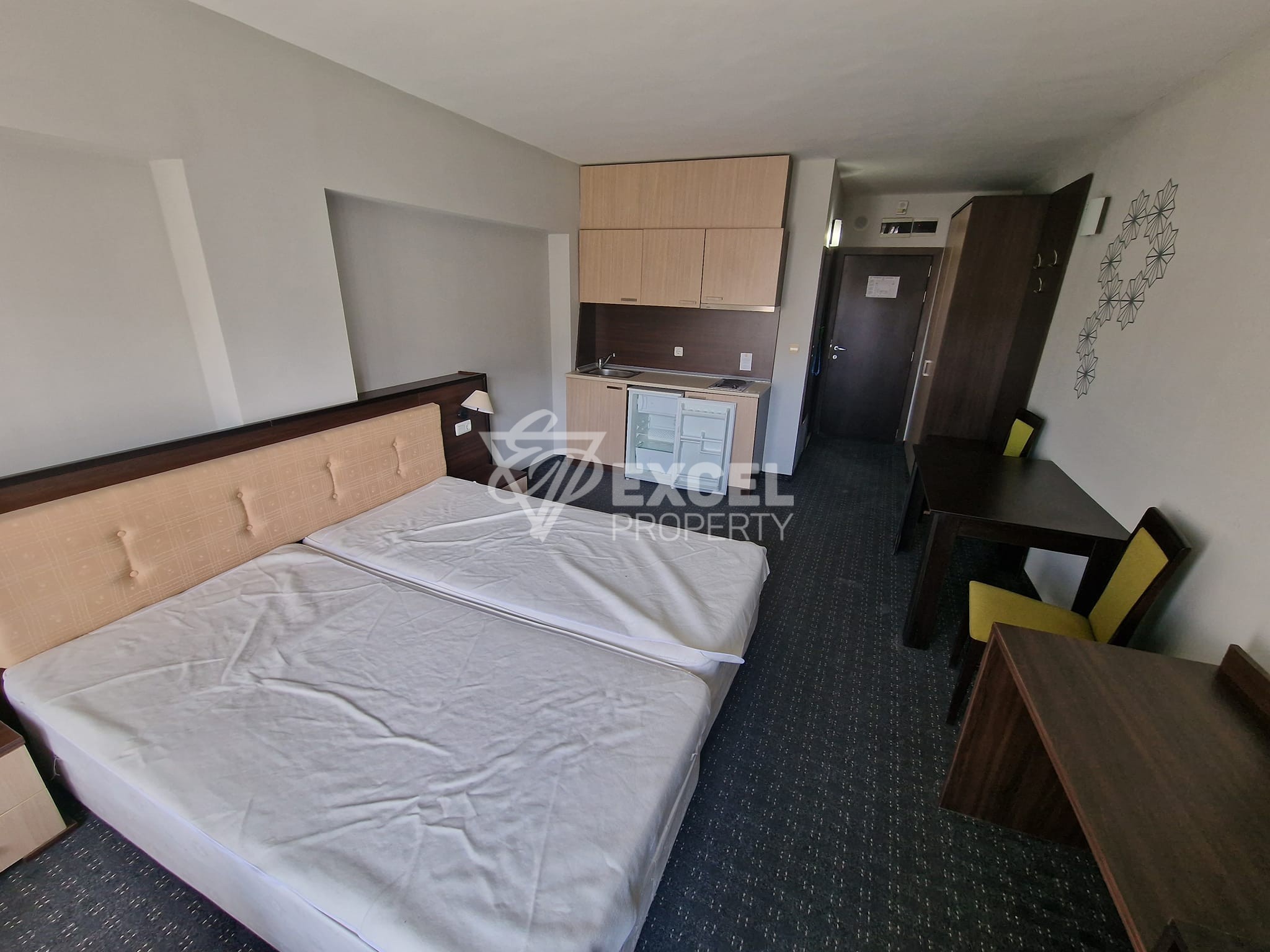 Студио с тераса и планинска гледка за продажба до ски лифта Банско, Guinness Hotel