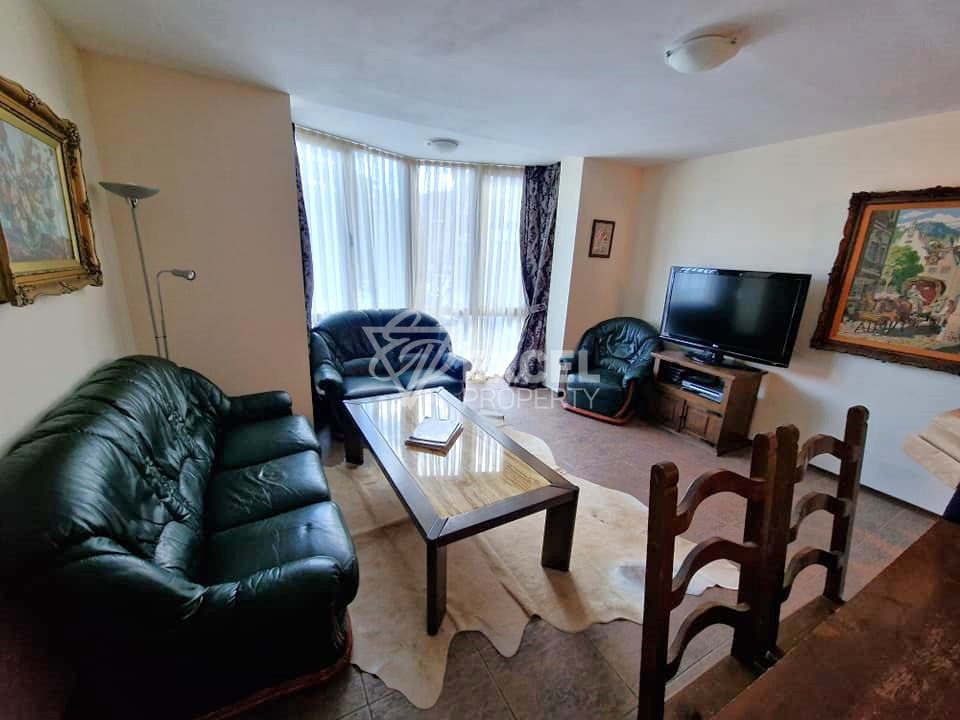 Тристаен апартамент на 100 метра от хотел Кемпински и Ресторант Виктория за продажба в Банско