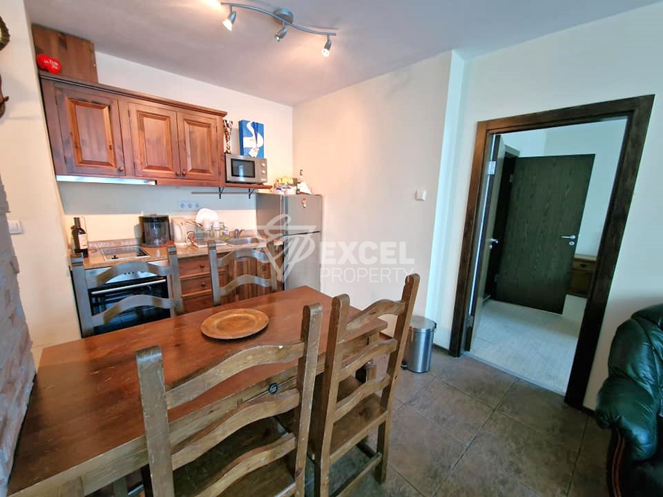 Тристаен апартамент на 100 метра от хотел Кемпински и Ресторант Виктория за продажба в Банско