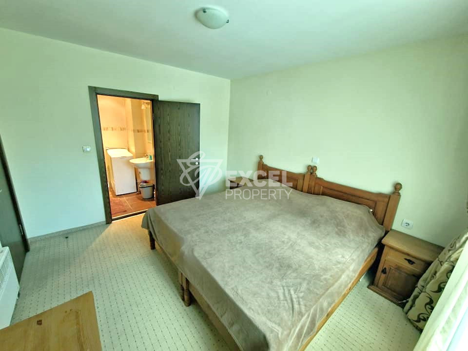 Тристаен апартамент на 100 метра от хотел Кемпински и Ресторант Виктория за продажба в Банско