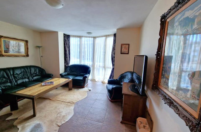 Тристаен апартамент на 100 метра от хотел Кемпински и Ресторант Виктория за продажба в Банско