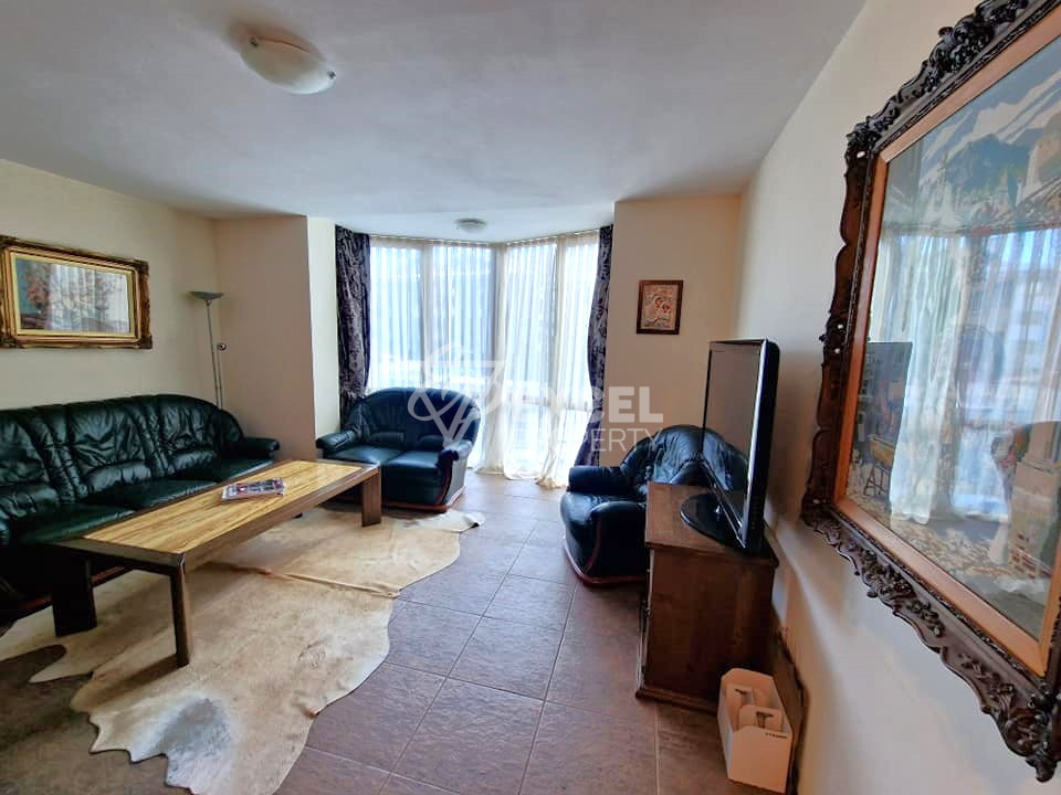 Тристаен апартамент на 100 метра от хотел Кемпински и Ресторант Виктория за продажба в Банско