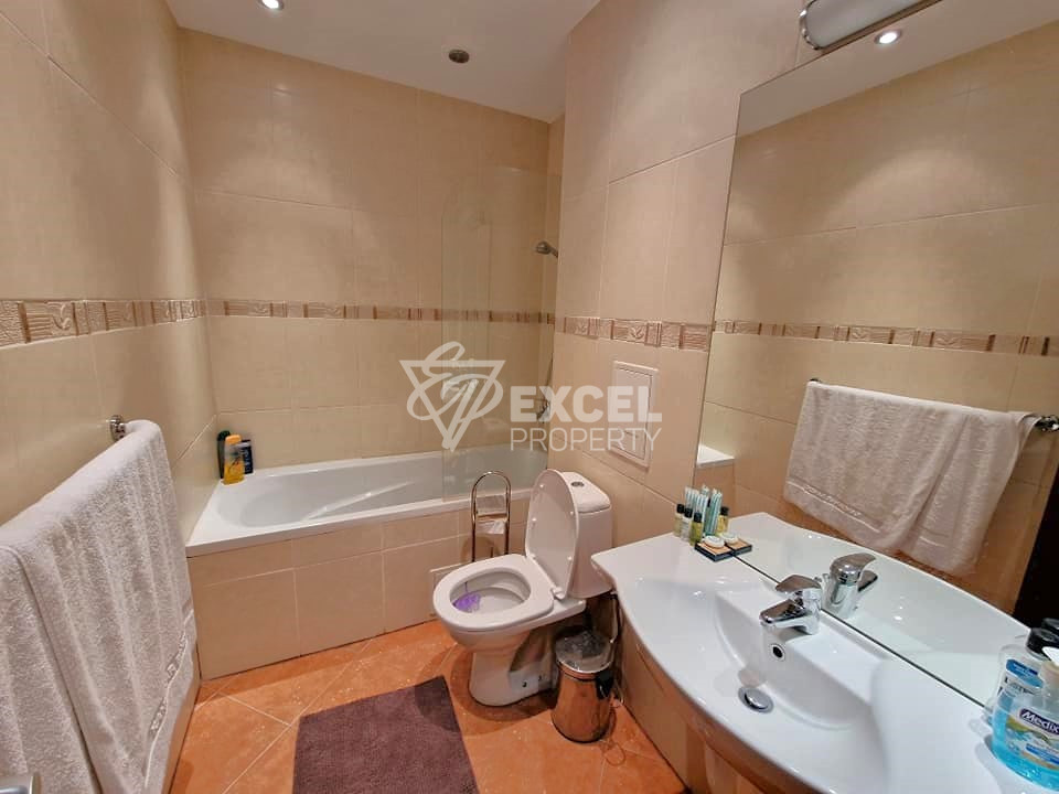 Тристаен апартамент на 100 метра от хотел Кемпински и Ресторант Виктория за продажба в Банско